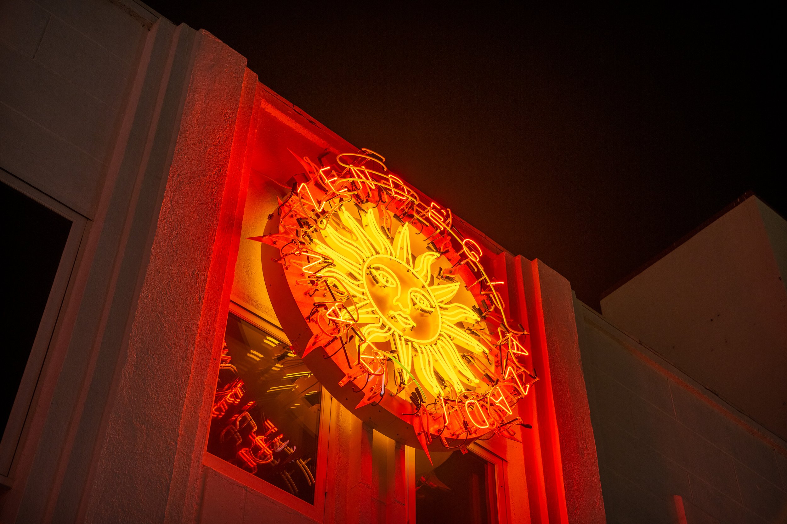 Chant, 2023
Neon, aluminum, electronics
85"x86"
Installed on the facade of Shulamit Nazarian, Los Angeles