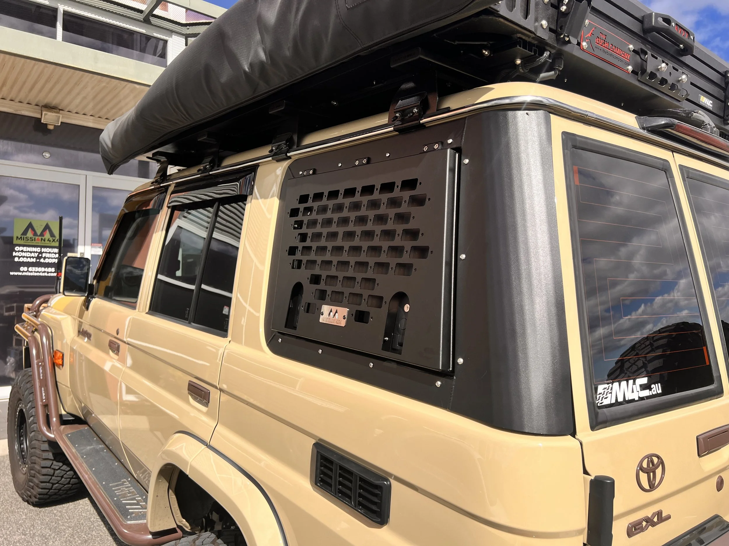 76 Series Gullwing Windows