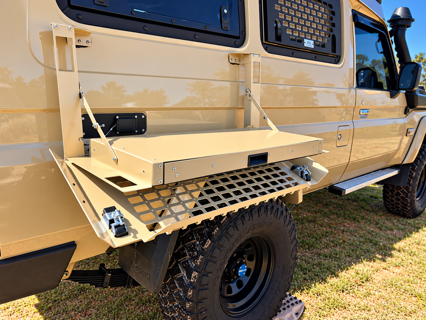 Expedition Land Cruiser Utility Shelf.png