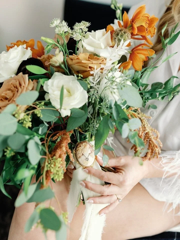 Bridal Bouquet with Grandmothers Sentimental Broach Autumn Colors Wedding