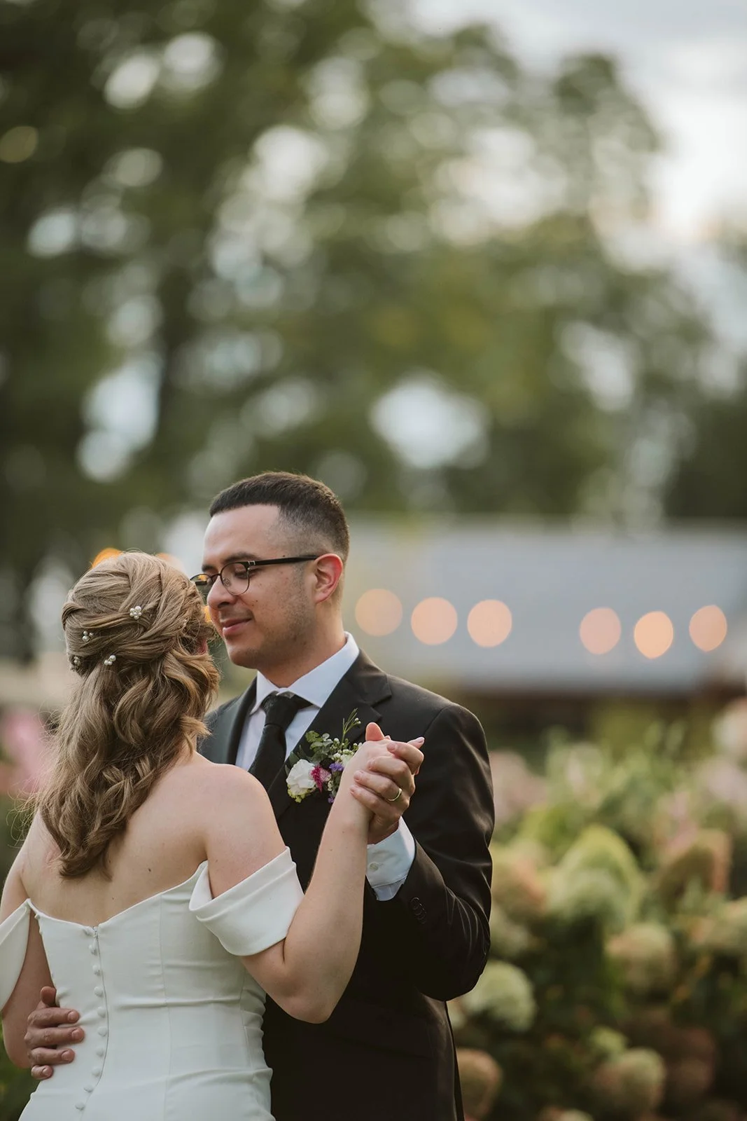 Bride and Groom’s First Dance at Wildwood Family Farms in Caledonia, MI