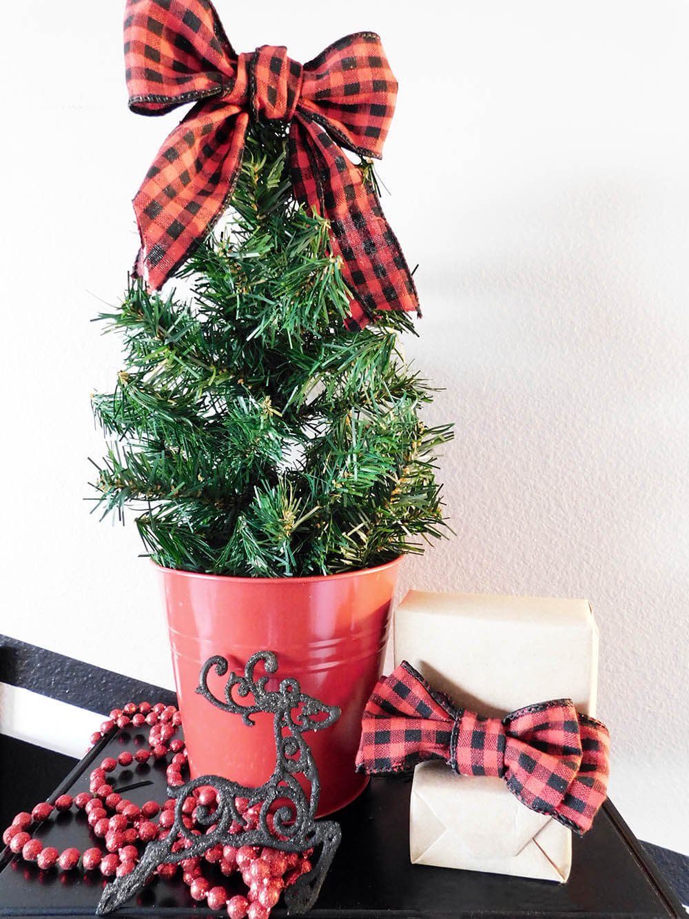 How to Make a Mini Christmas tree from garland