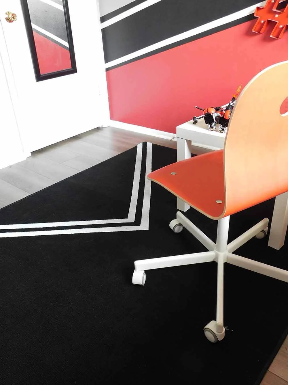 Latex Painted Rug: Easy DIY Room Décor Project