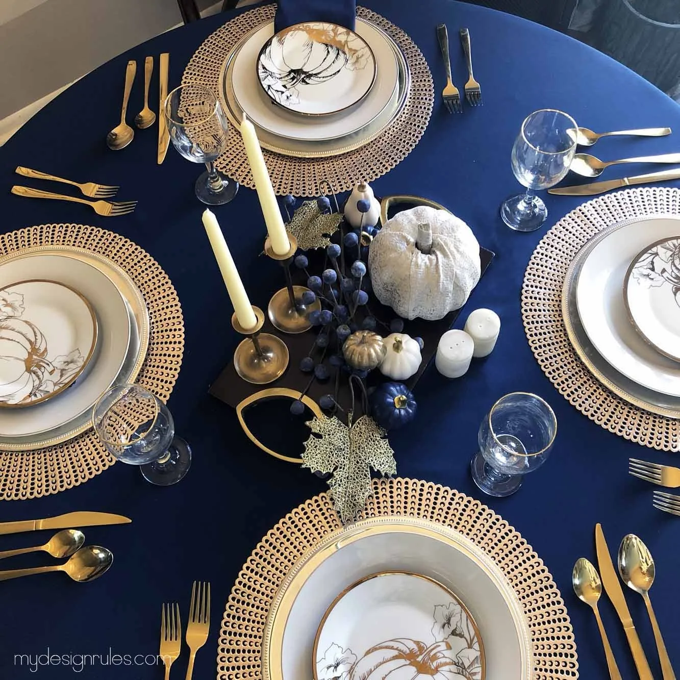 Effortless Blue Thanksgiving Dinner Table Décor
