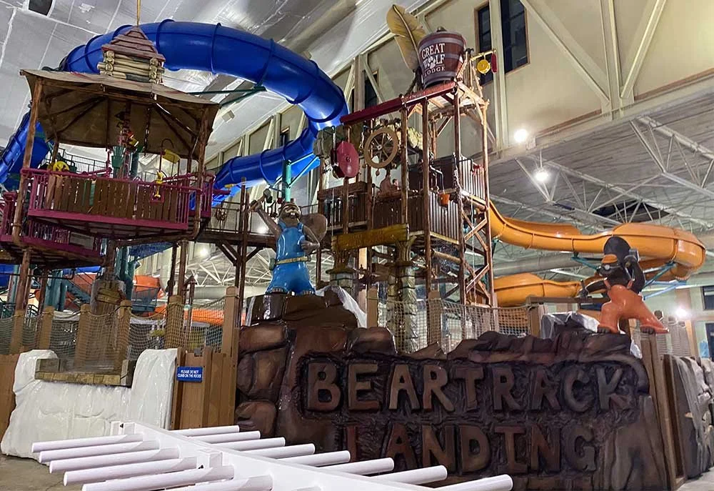 9 Secrets to a Great Wolf Lodge Poconos Vacation (Review)