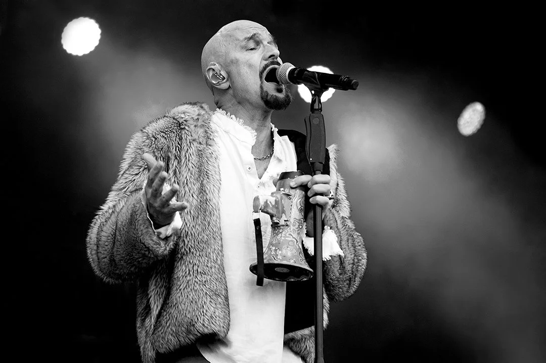 James, Live at slessor gardens dundee 