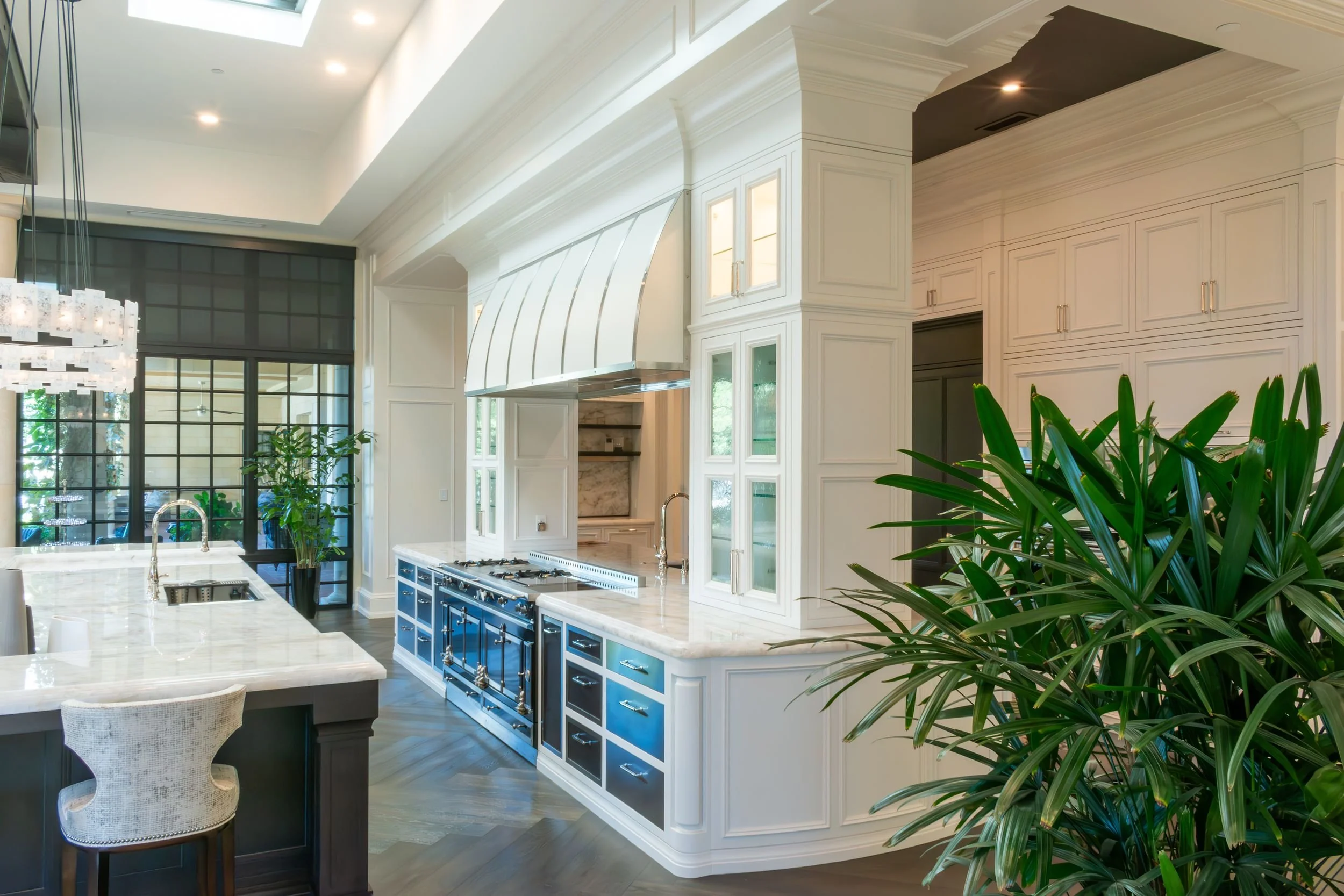 Range wall and black steel windows
