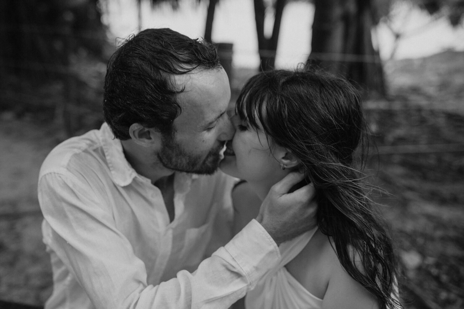 Black and white of the couple kissing, Yoanne and Elisa's rainy elopement at Broken Head, Byron Bay