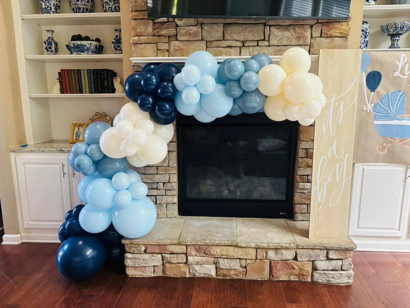 Classic blues for a sweet baby shower! 💙
.
.
.
#balloongarlandoakridgetn #balloongarland #balloons #balloondecor #knoxvilleballoons #oakridgeballoons #oakridgepartyballoons #knoxville #balloonarch #knoxvillepartyballoons #oakridgetn #bargainballoons