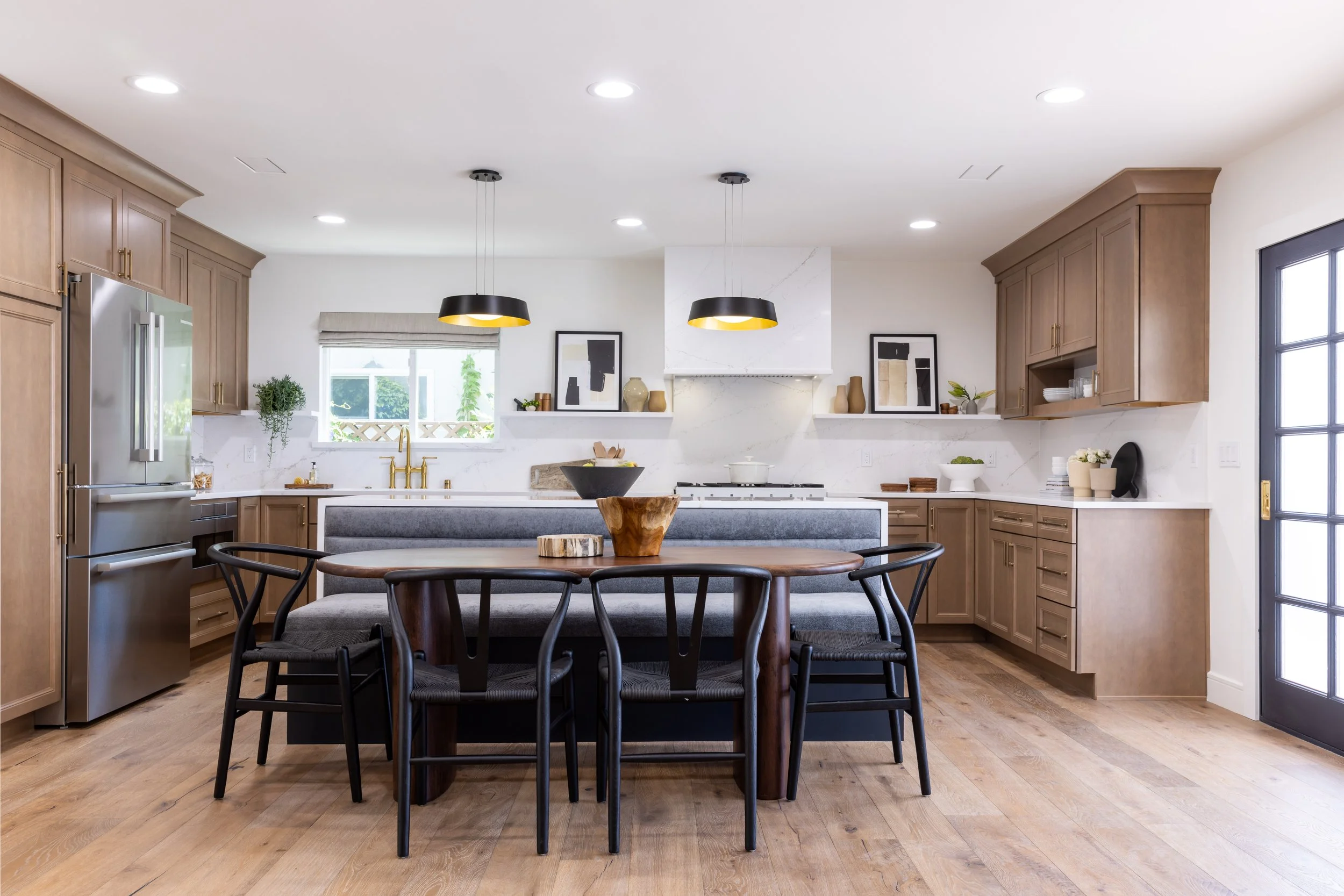 HGTV Celebrity IOU 
With Eva Zellmer