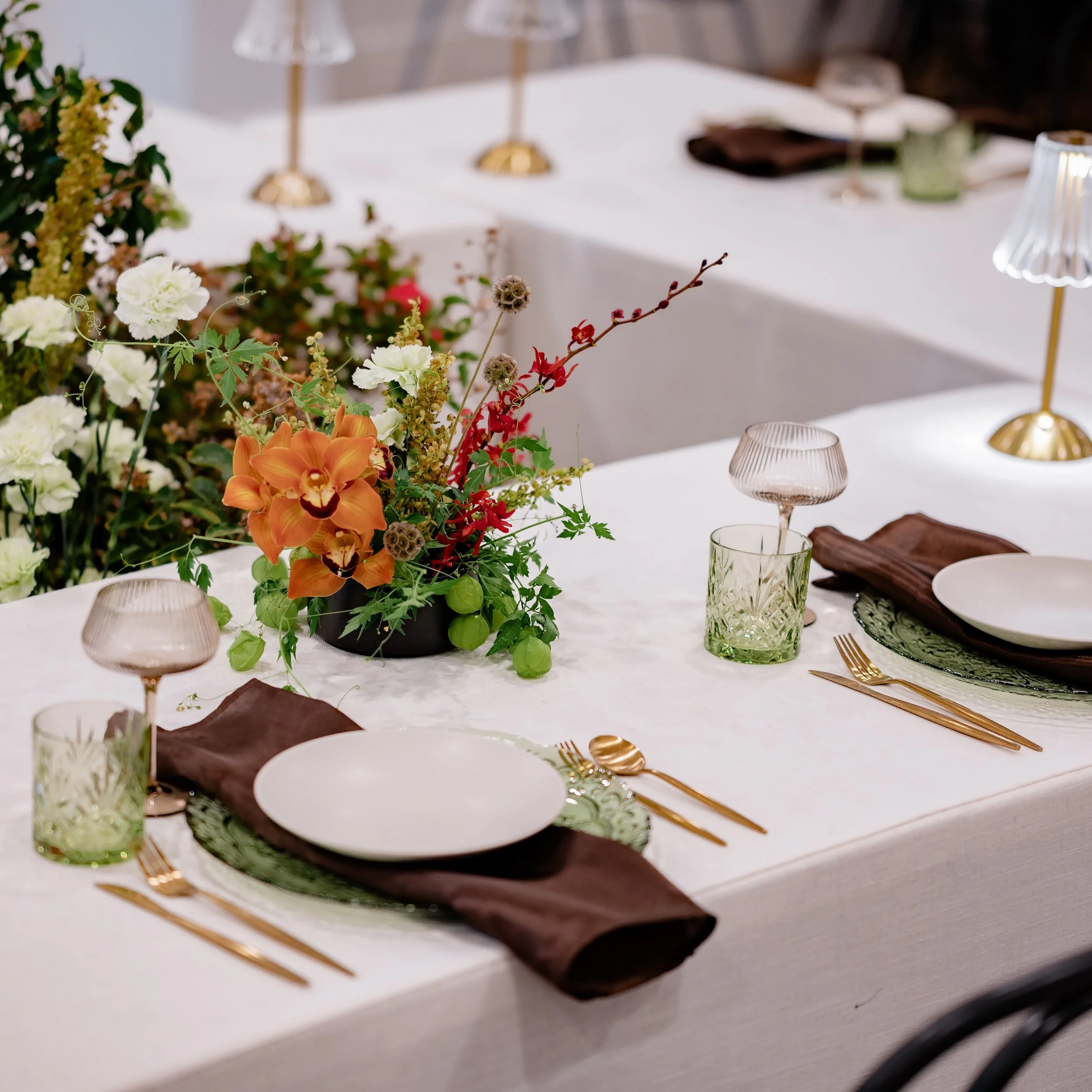 A table designed to set the tone before the first toast. 🤎

Every layer, texture &amp; detail thoughtfully considered to turn a beautiful setting into an experience.

Because at FORM &amp; VUE, we don&rsquo;t just set the table, we design how the mo