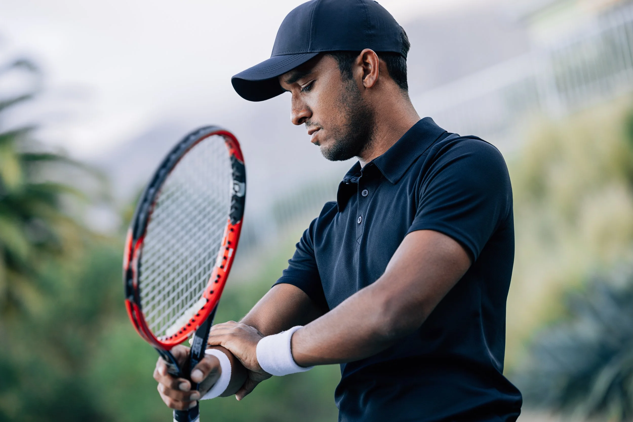 man-holding-tennis-racket-on-urban-court-2026-03-20-06-13-09-utc.jpg