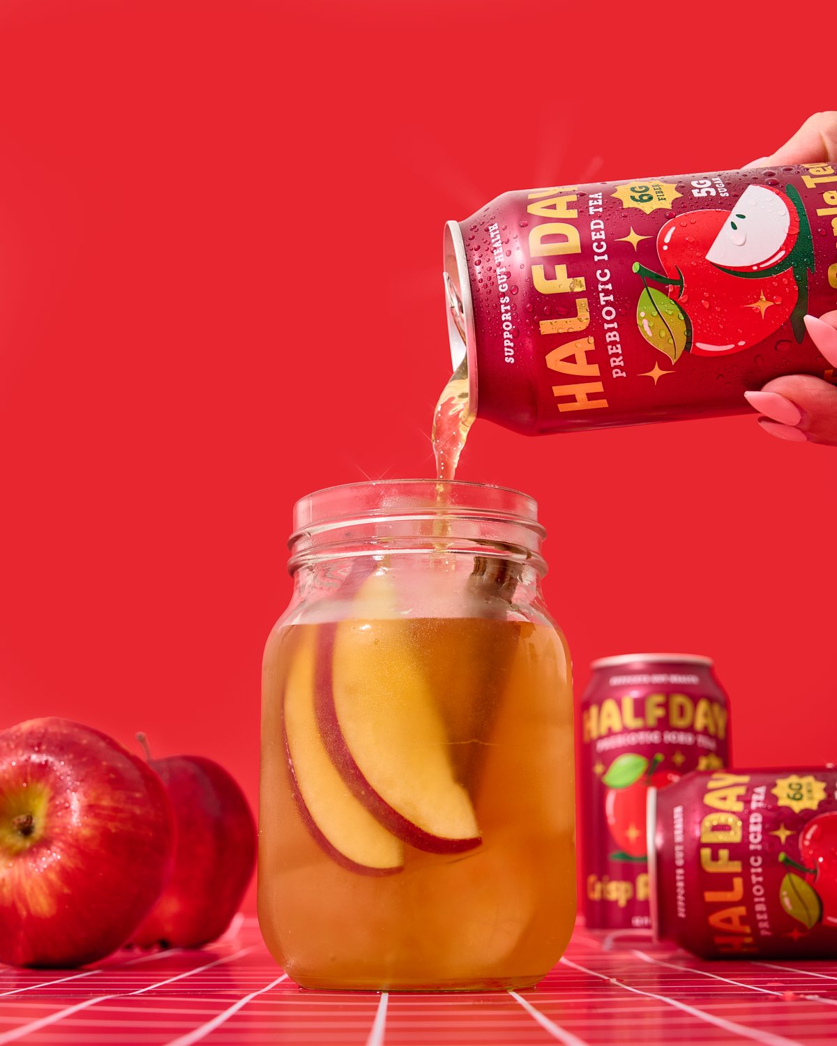 Halfday_Crisp-Apple-Tea_Pouring_OPT.jpg