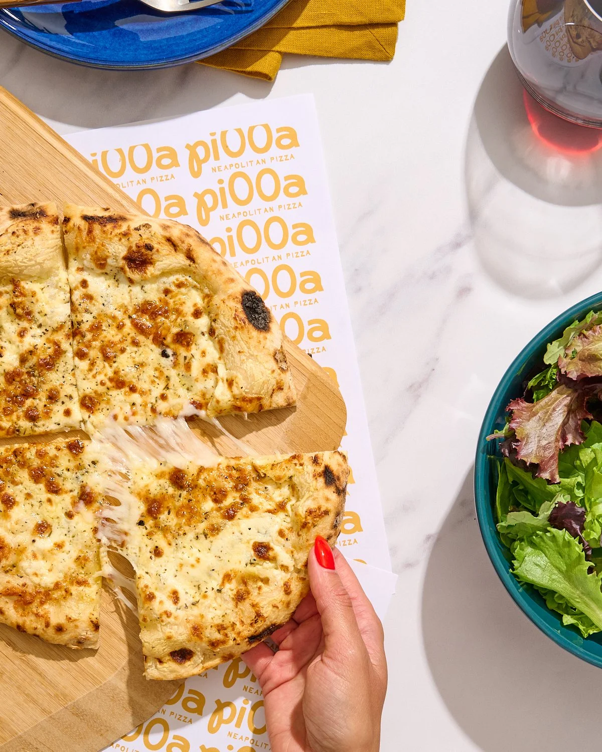 Pi00a_HBC_Quattro-Formaggi-Cheese-Pull.jpg