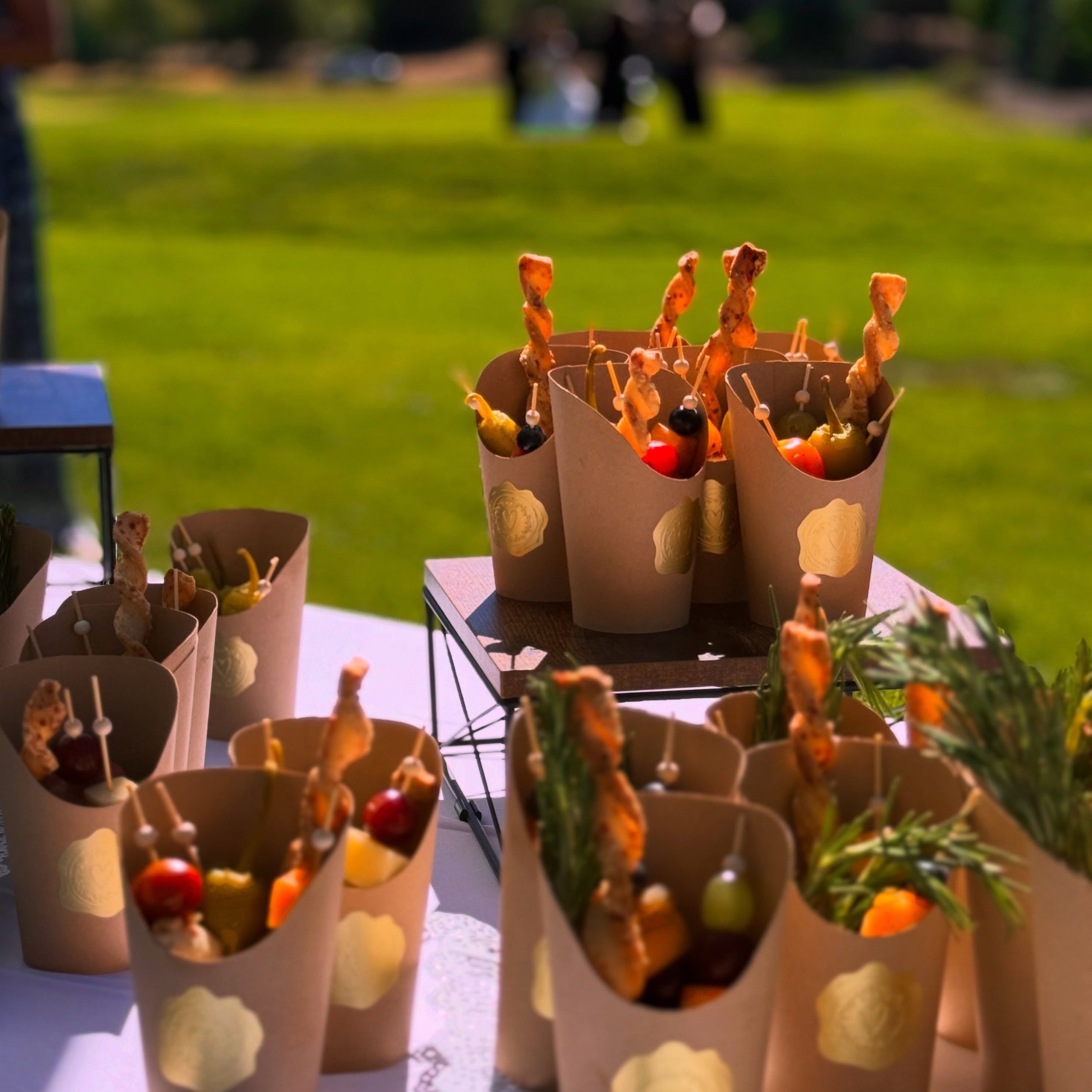 🎁Planning a wedding, private party, or backyard celebration? Visit the website (link in bio) or shoot us a DM to check catering availability for upcoming dates! 
Thank you for supporting. 🍕