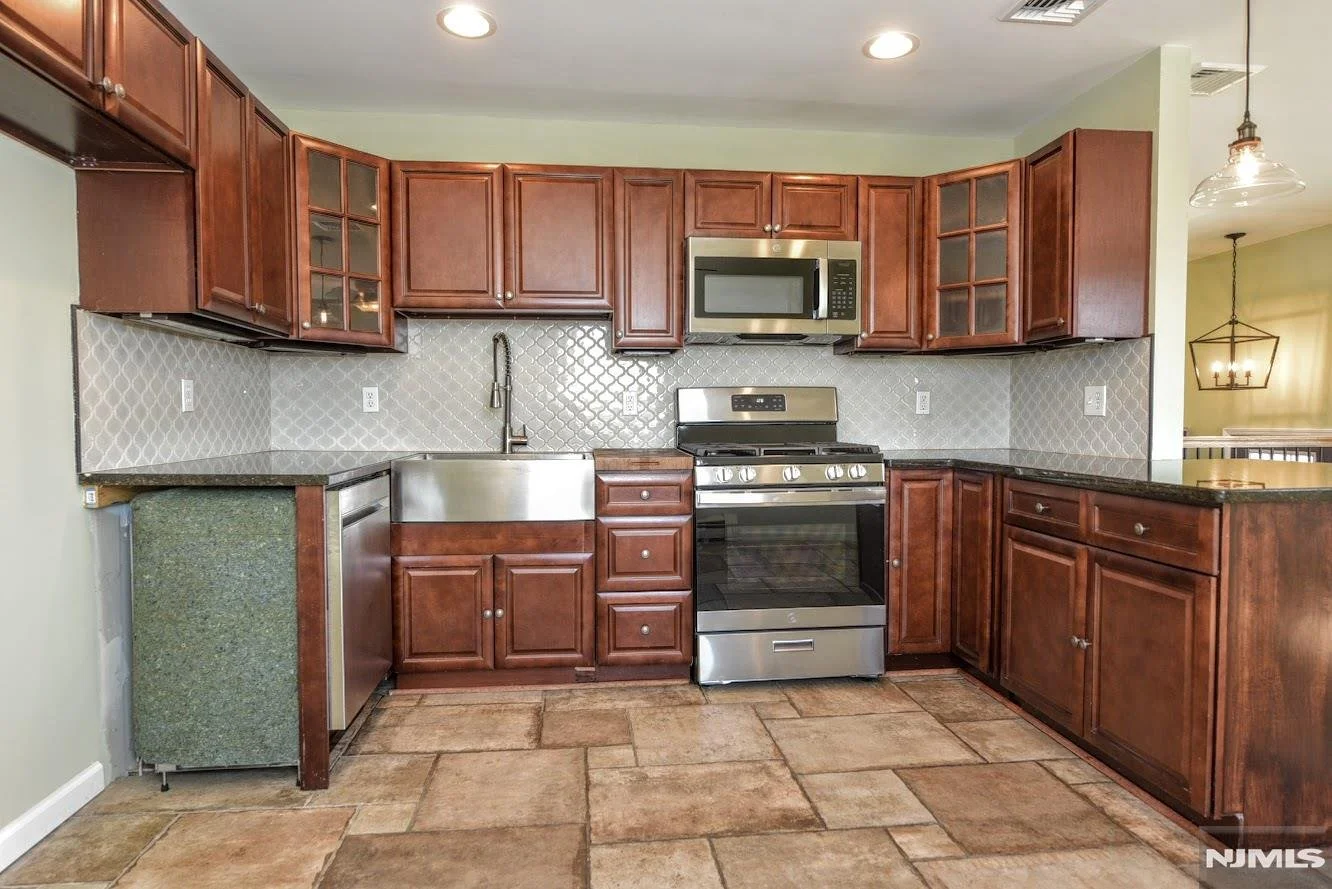 Before-Interior-Painting-Kitchen-Dowglas-Painting-and-More-2.JPG