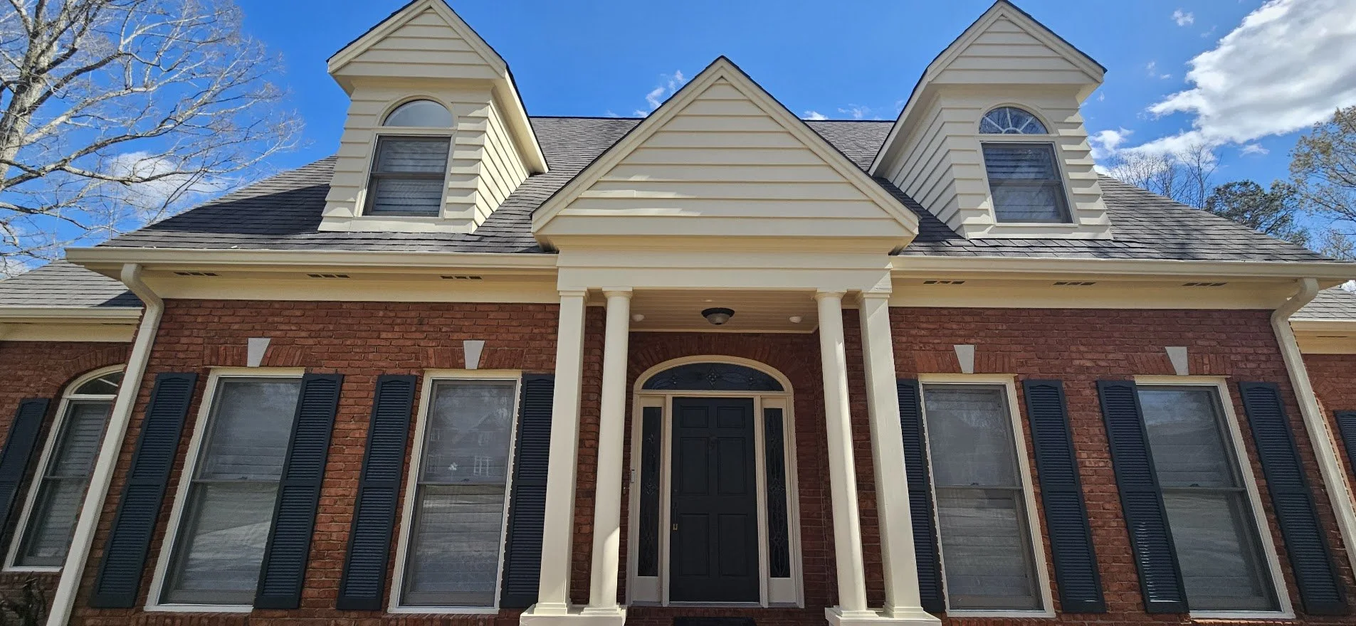 Exterior painting project in Union Grove, Alabama that included painting the siding and the columns.