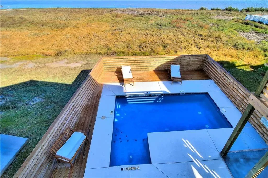 Paradise Pointe Pool 3 2.webp