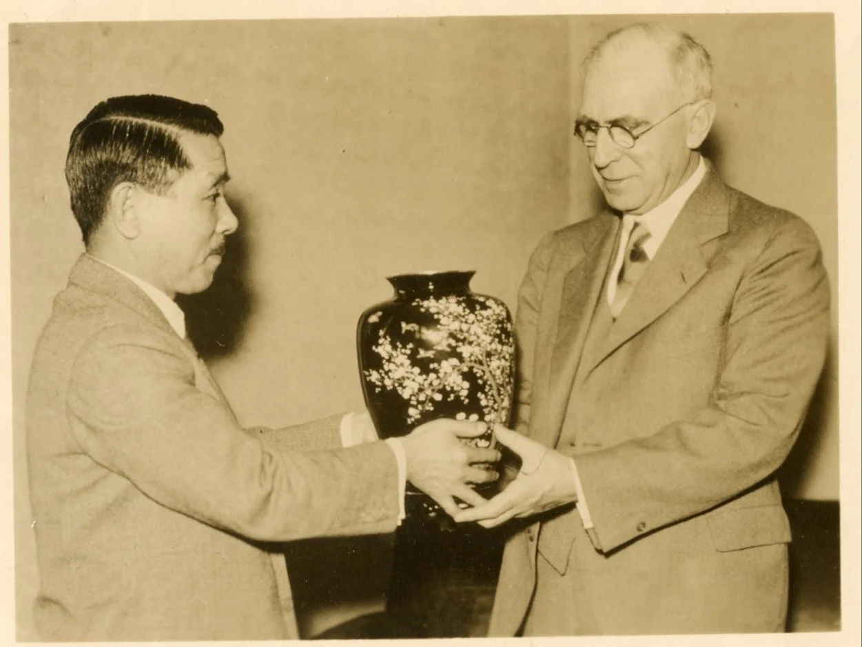 1935_VaseToGeorgePhelps_01.jpg