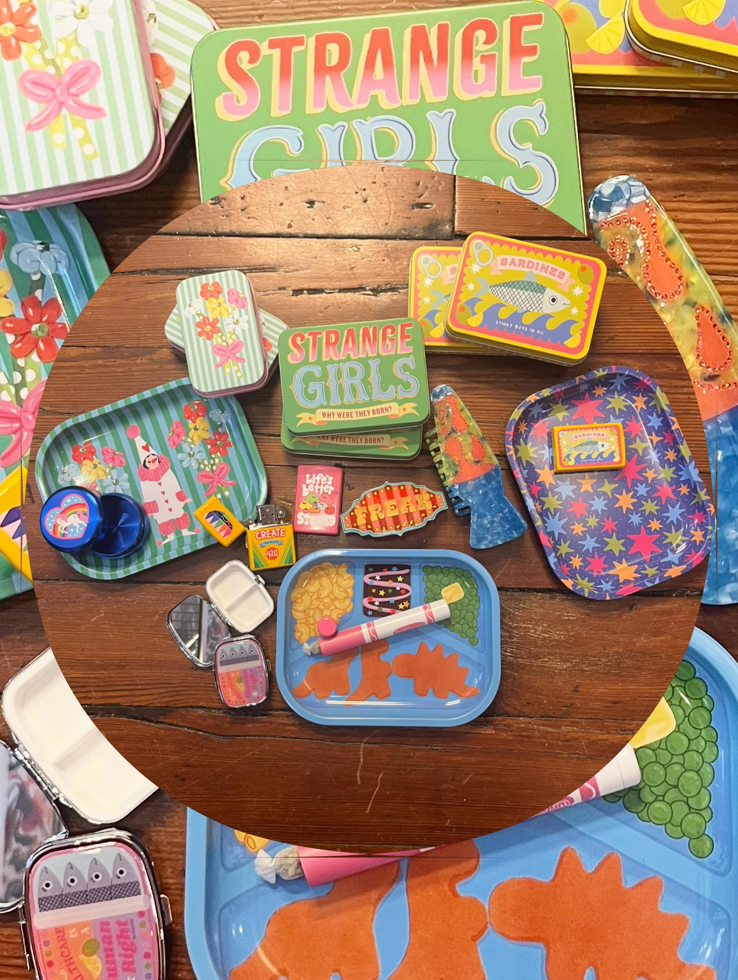 1: @thepeachfuzz.co PEACH FUZZ IS HERE: were so excited to have trays, tins, tubes, containers, lighters and hair clips 
2: @danithriftingthingss NEW VENDOR!! Littlest Pet Shop, My Little Pony, Little People, and Thomas the Train KEYCHAINS 
3: @louis