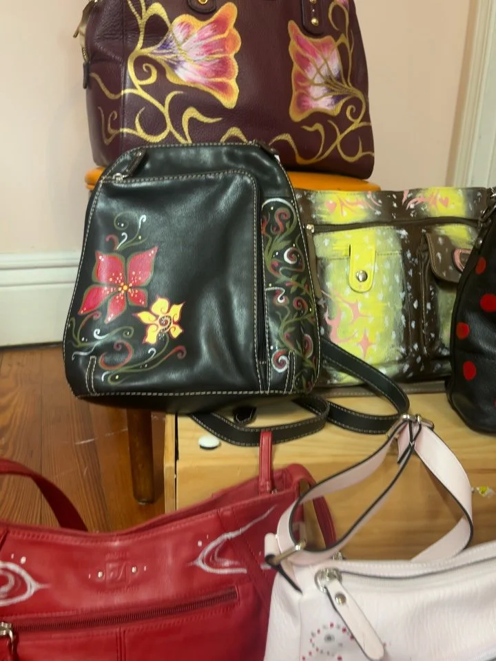 1: @keeliecreative @kmae.paints hand painted leather bags have been RESTOCKED🐞🥀✨🌸
2 &amp; 3: @boutiquebyjemma_3ky new artist 🥳🥳 build your own boutique + handmade scrunchies + phone chains 💐💐 
4: @saccharinesylph fans + bandanas + earrings (fo