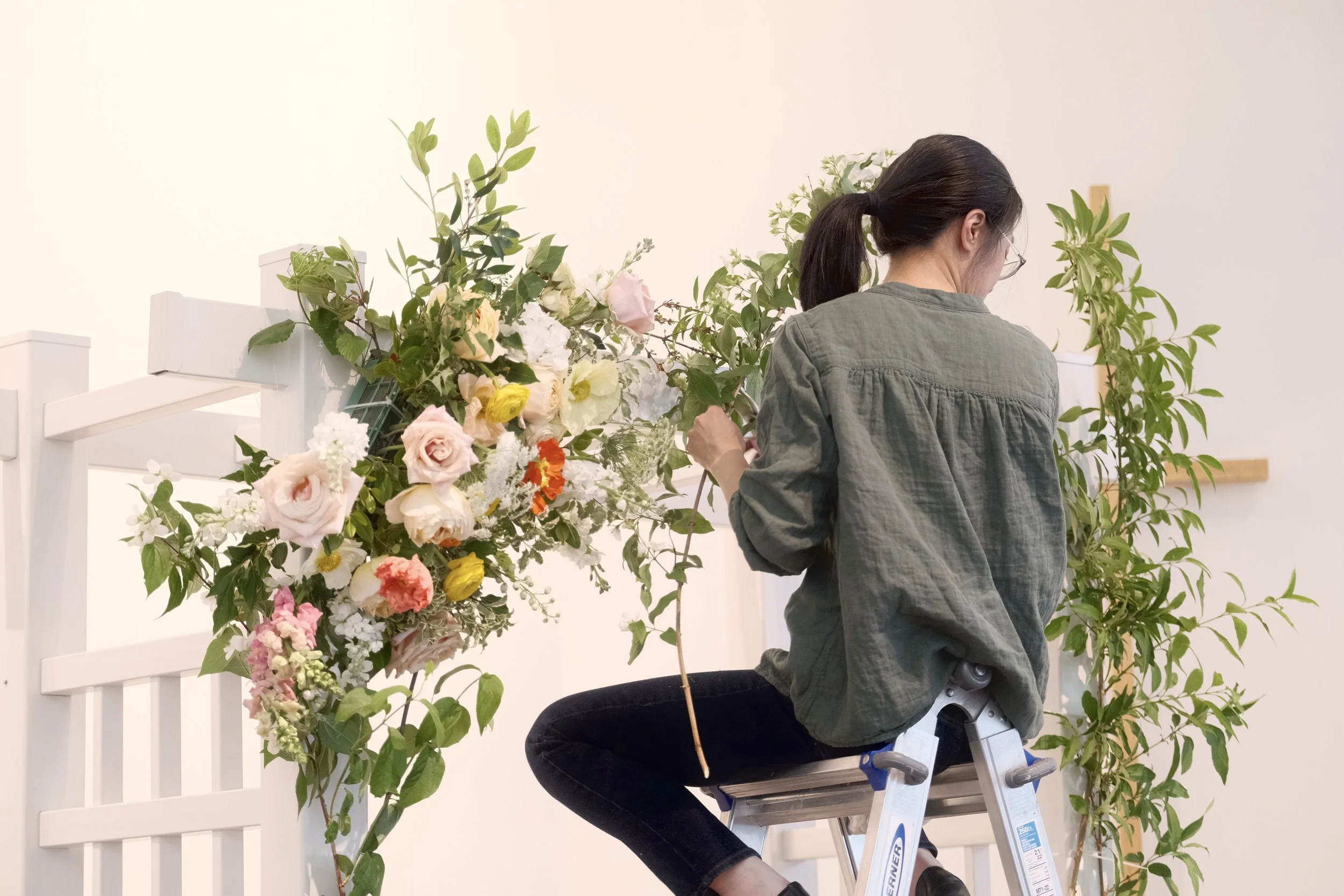 Should You DIY Your Wedding Flowers or Hire a Professional Florist? What Most Couples Don’t Realize