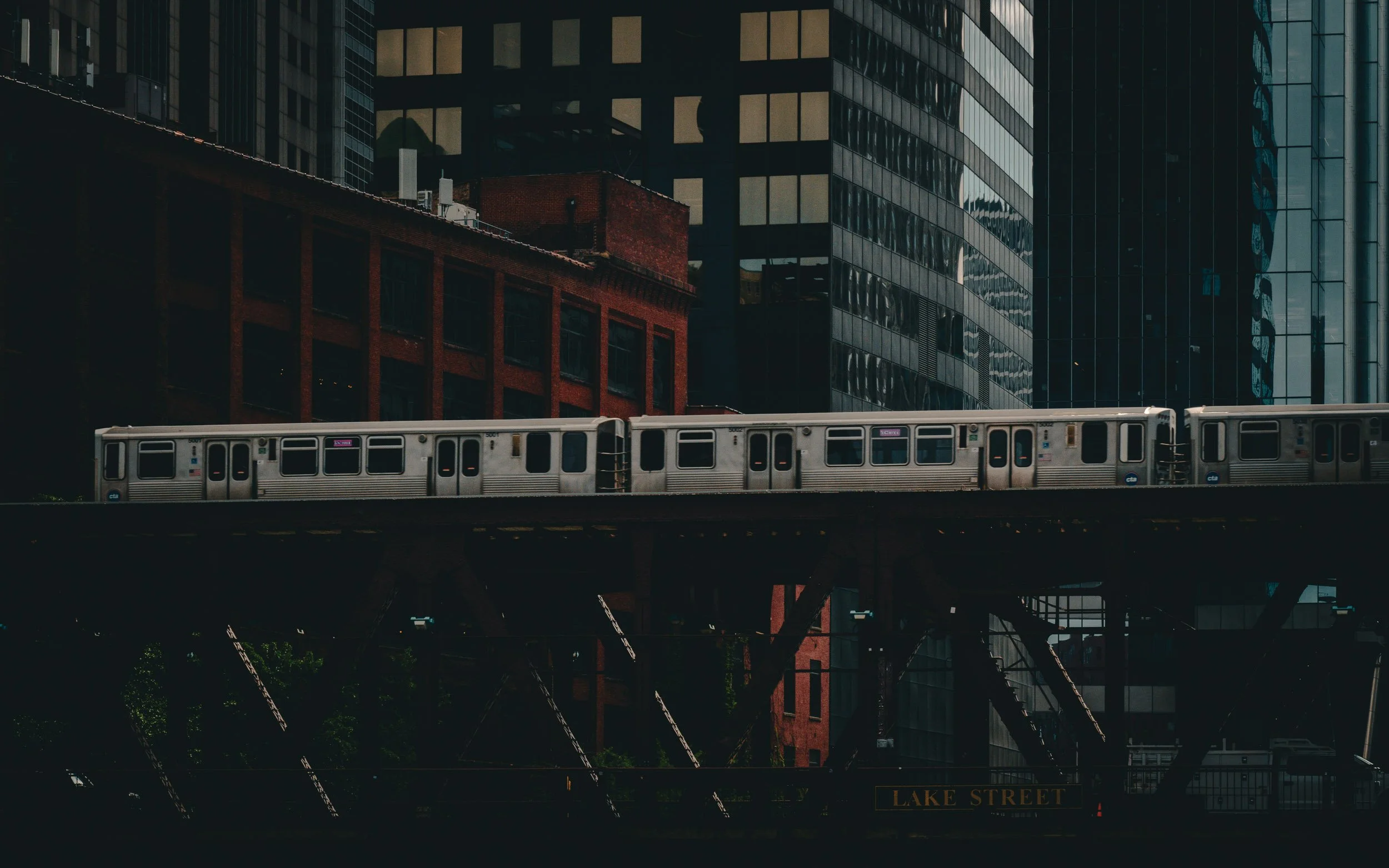 Train Lake St Bridge.jpg