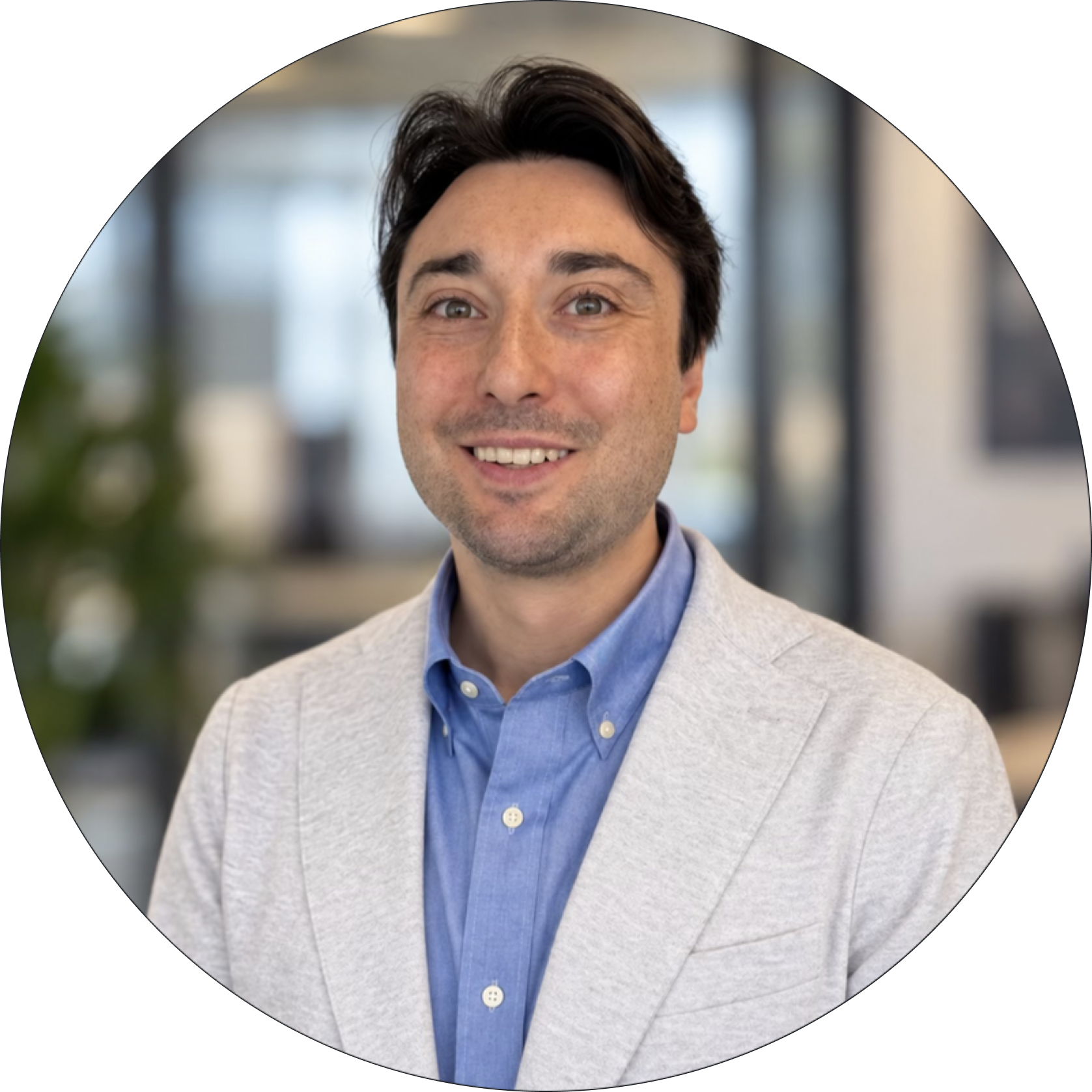 Headshot of Axiom Vantage founder Sasha Bozunovic