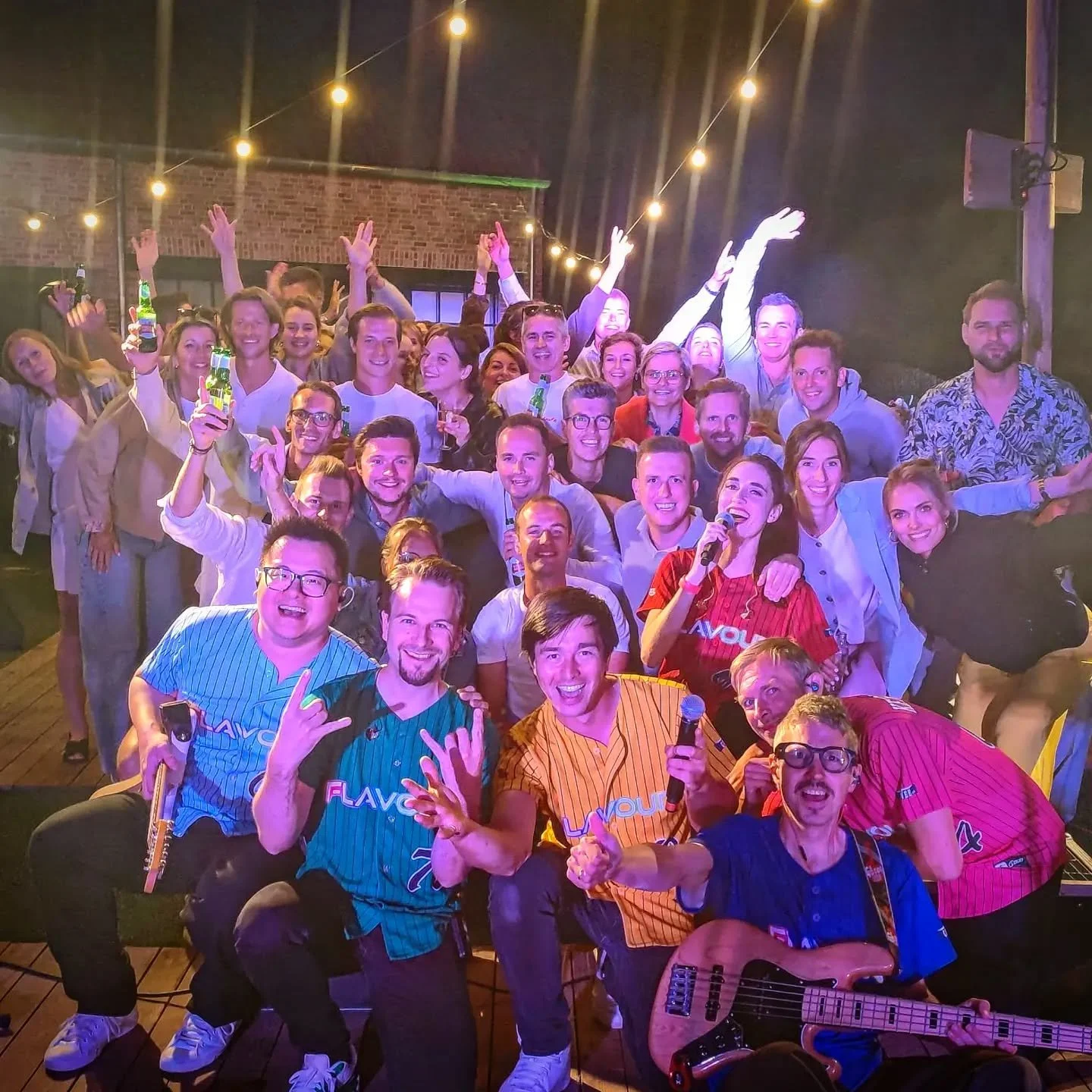 De Dirty Thirty van Tinne was &eacute;&eacute;n dikke party gisteren!! Welkom in de club van 30ers, Tinne! 

#dirtythirty #Coverband #nederlandseband #feestband ##bruiloftband