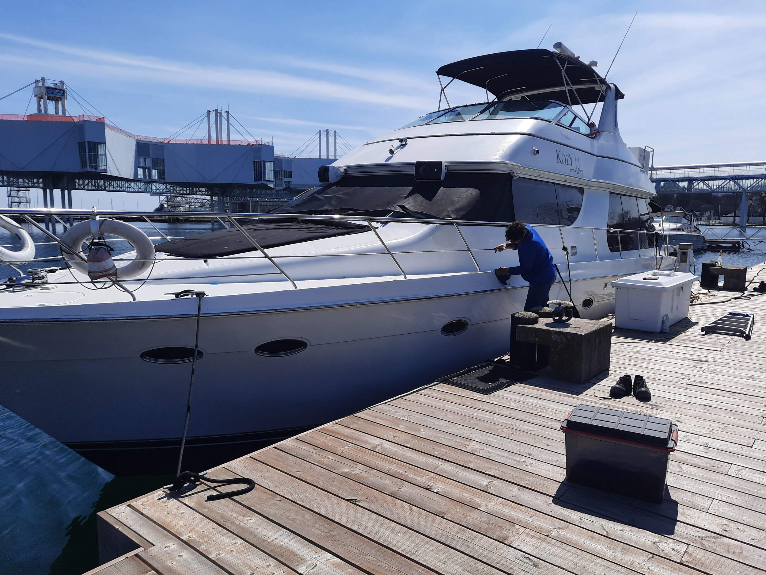 Expert Gelcoat Repair, Refinishing & High-Gloss Polishing