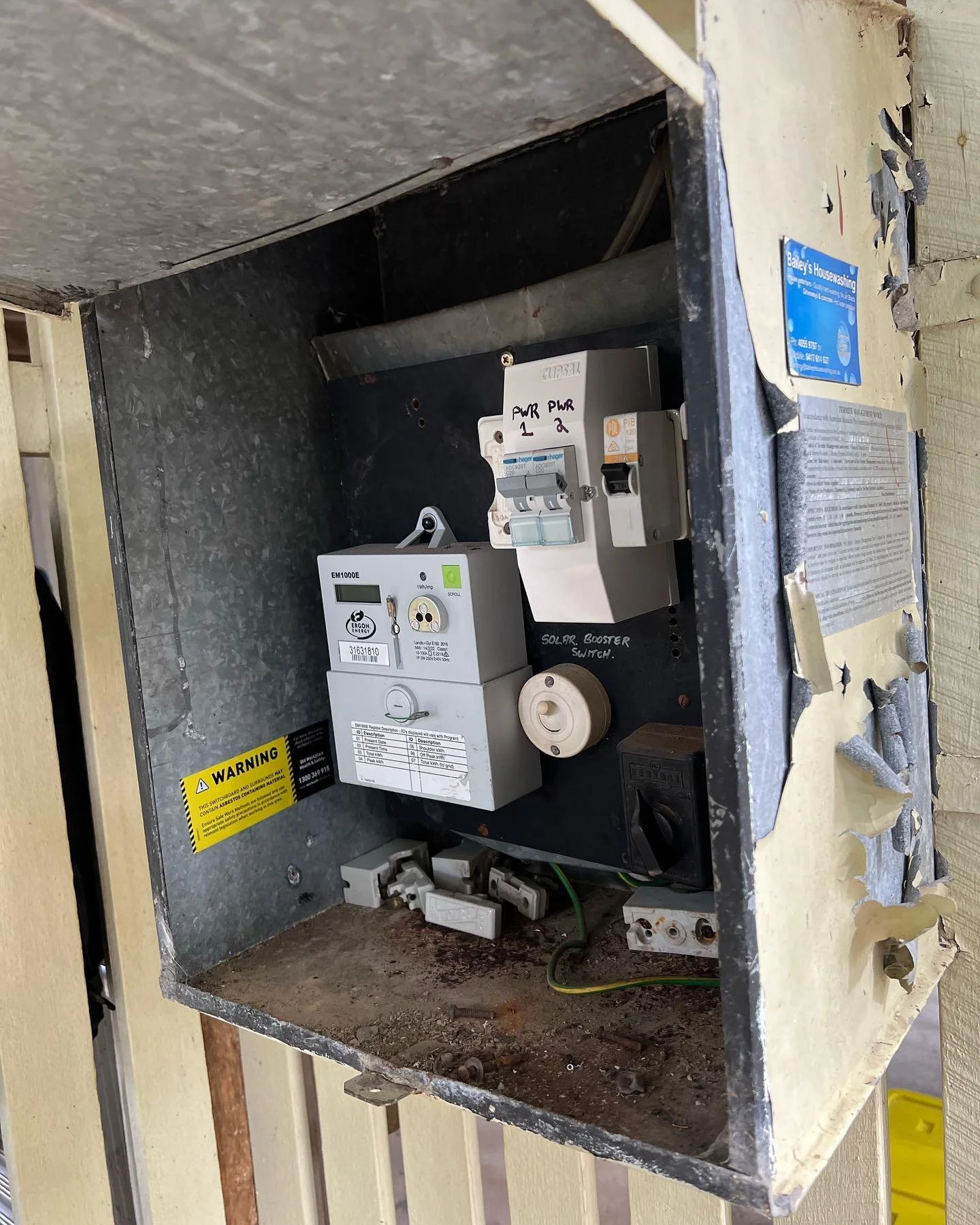 Does your current switchboard look like this?
Swipe right to see a board we recently relocated and upgraded.
This client can now sleep easy at night knowing that all the electrical circuits in their house are now on safety switches and has had a full