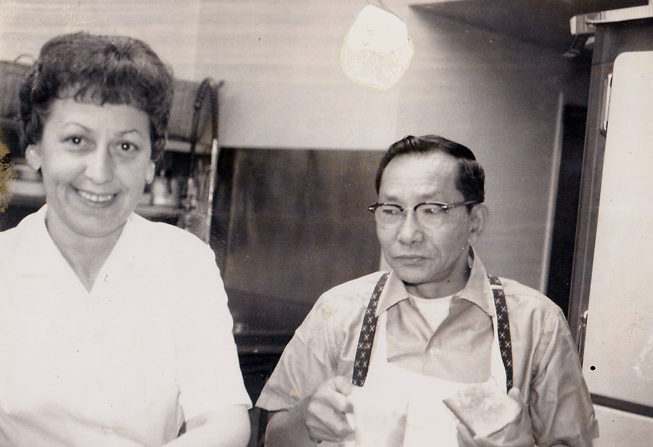 Mee Heng Low family members in the kitchen 