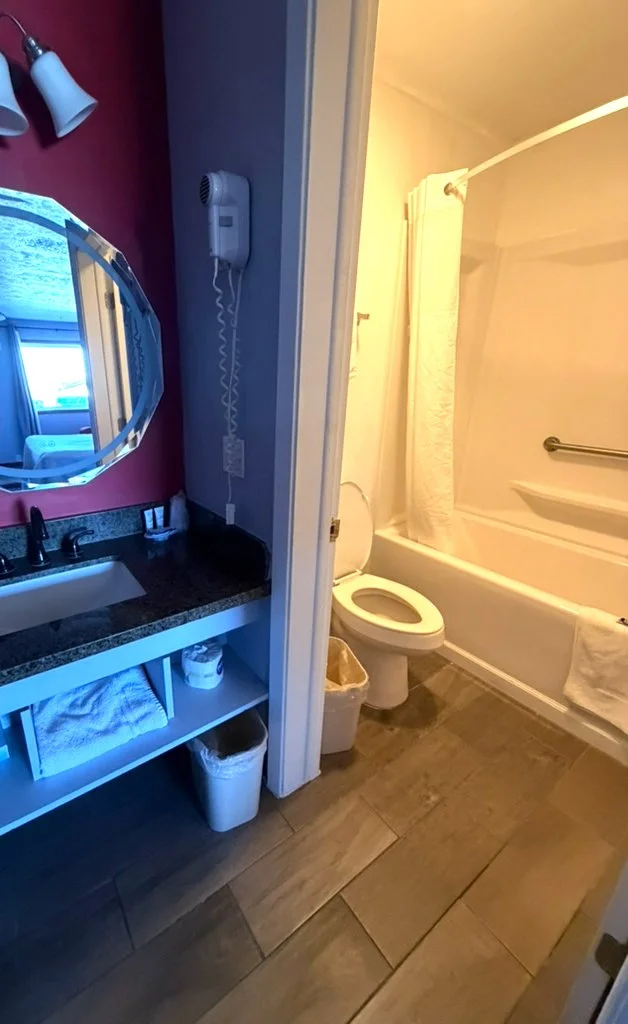 viking_motel_bathroom.jpg