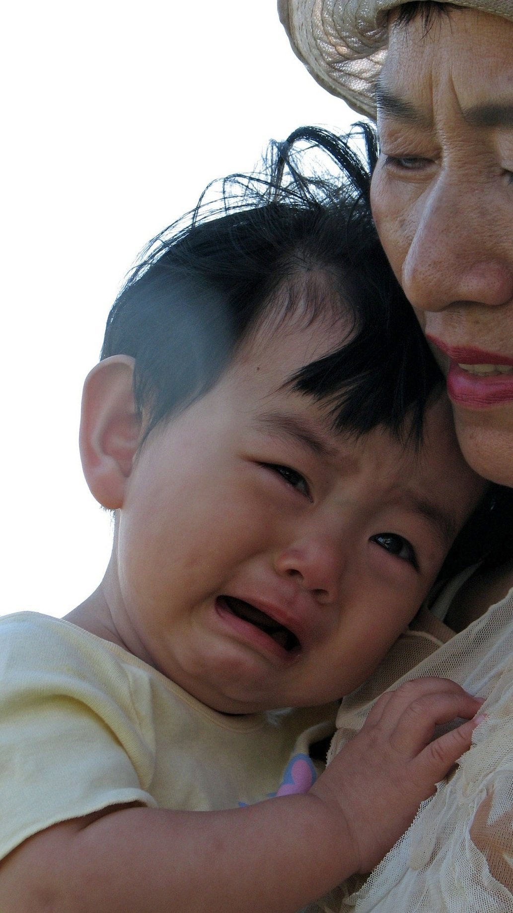 Toddler being shy and anxious. Recognizing anxiety signs and regulating emotions in toddlers.