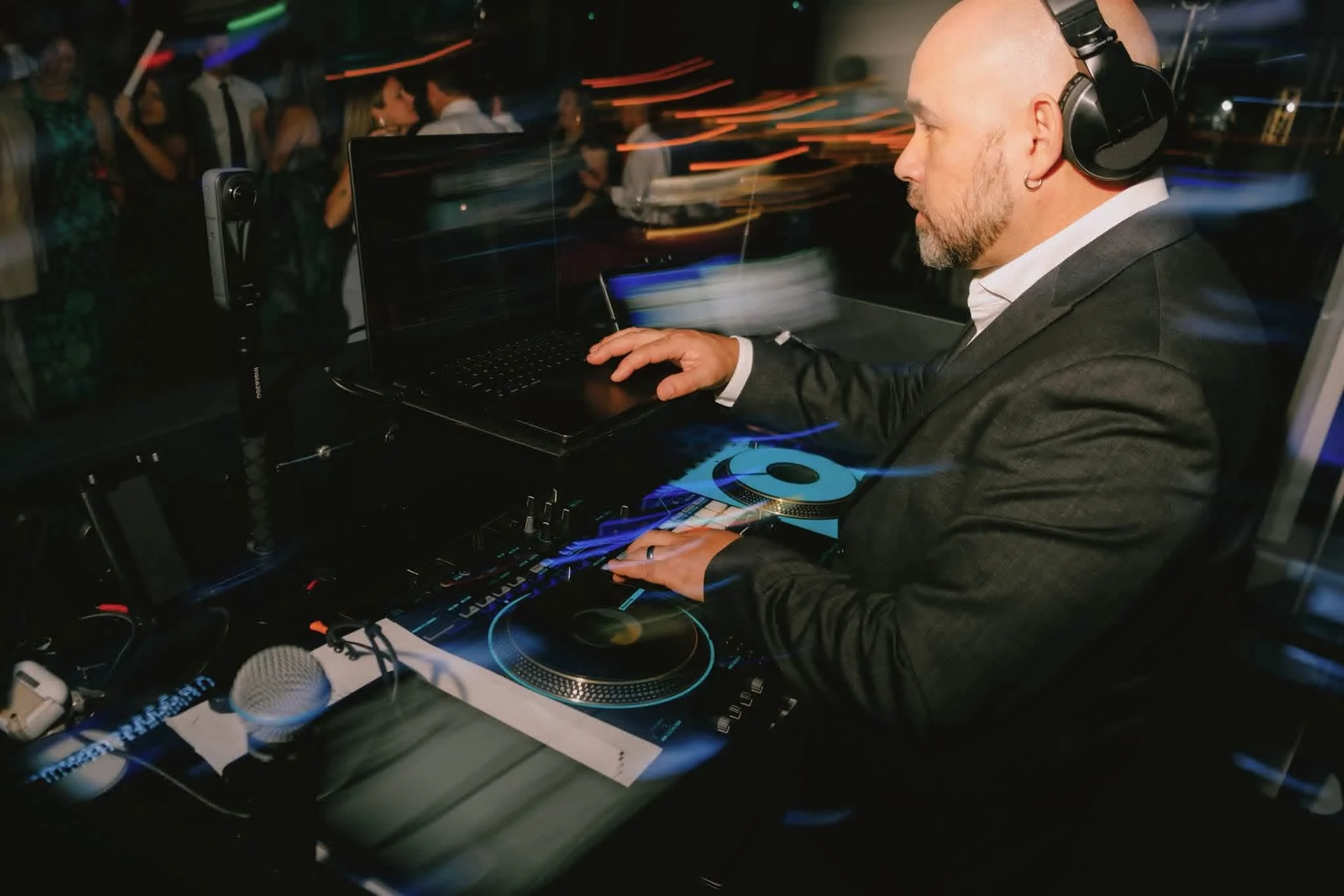 DJ César Almodóvar mixing live during a luxury wedding reception