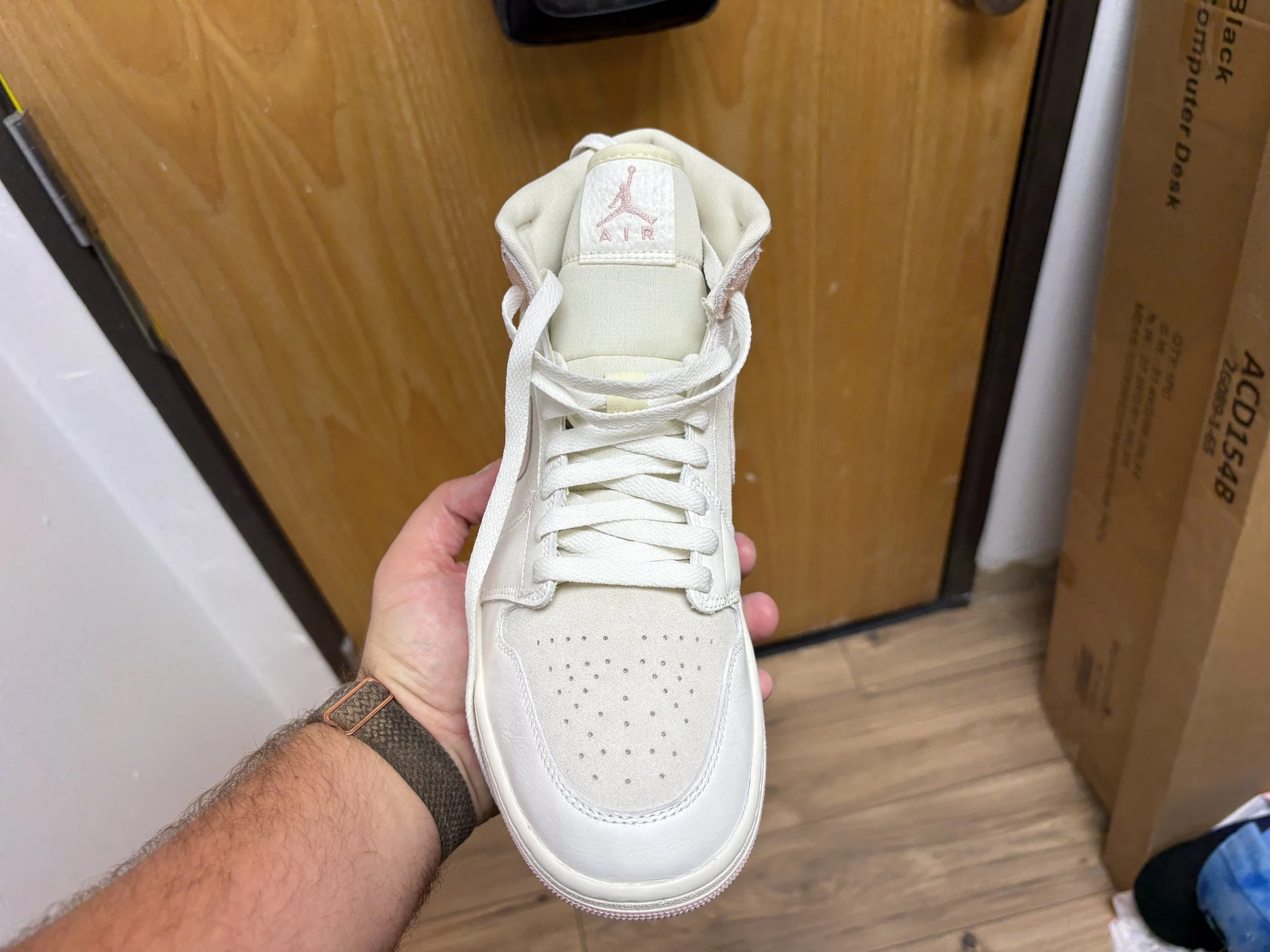 WOMENS AIR JORDAN 1 MID