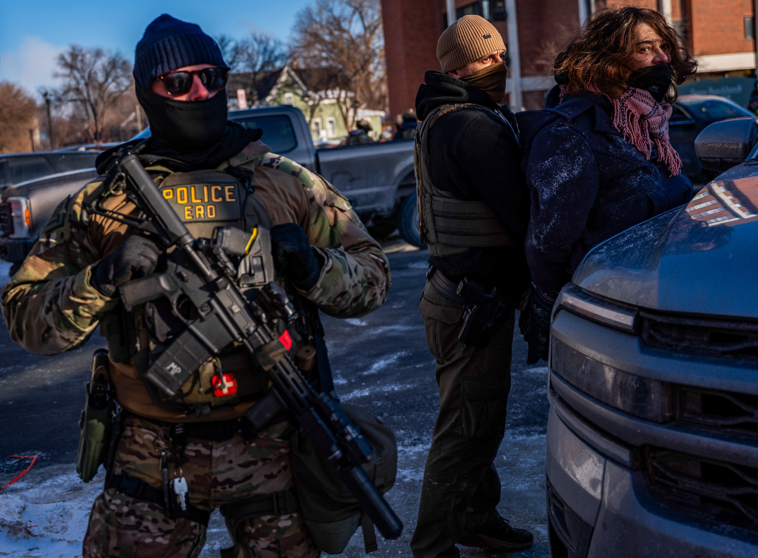  A federal agent detains a person near the site where a man identified as Alex Pretti was fatally shot by federal agents who were trying to detain him, in Minneapolis, Minnesota, U.S., January 24, 2026. REUTERS/Seth Herald  