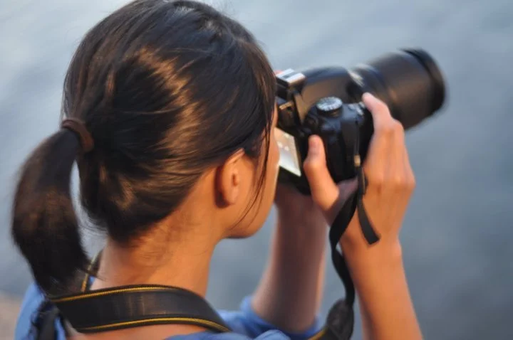 Photography course student using DSLR camera in Sydney with FotoJoe