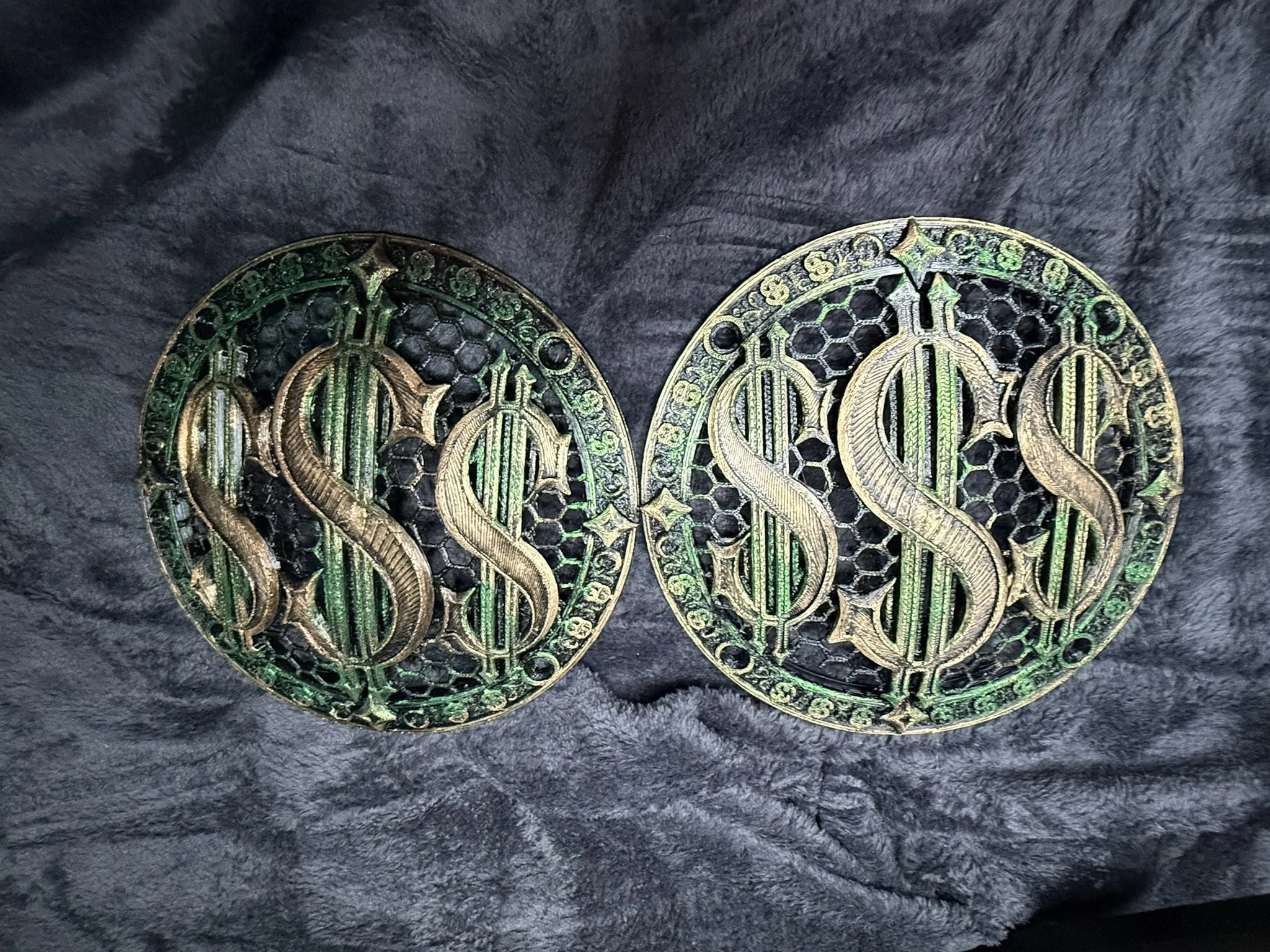 Thr3 Money custom car speaker grill, size 6.5 inch round, green and gold.