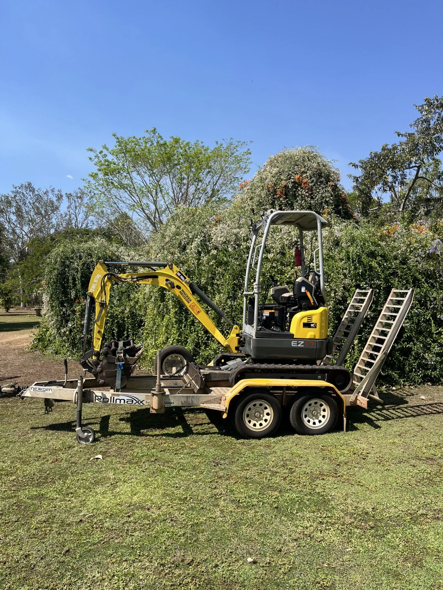 mini excavator hire darwin