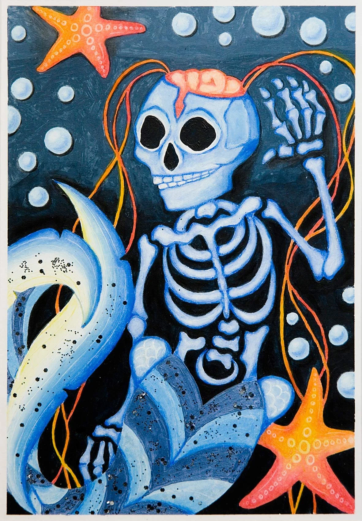 „In the Shadowlands“. Ölpastell, Acryl und Glitter auf Papier. 29,7 x 21 cm. 2023