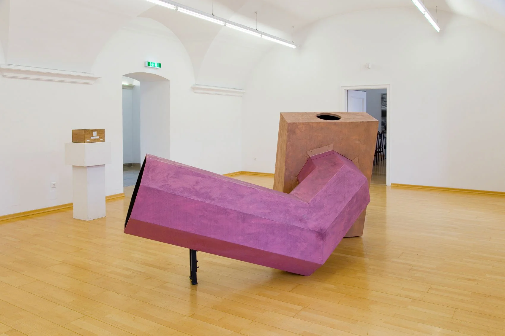 Matthias_Mollner_Wurmloch_NÖDOK_2022_Ansicht_4_klein_Web.jpg