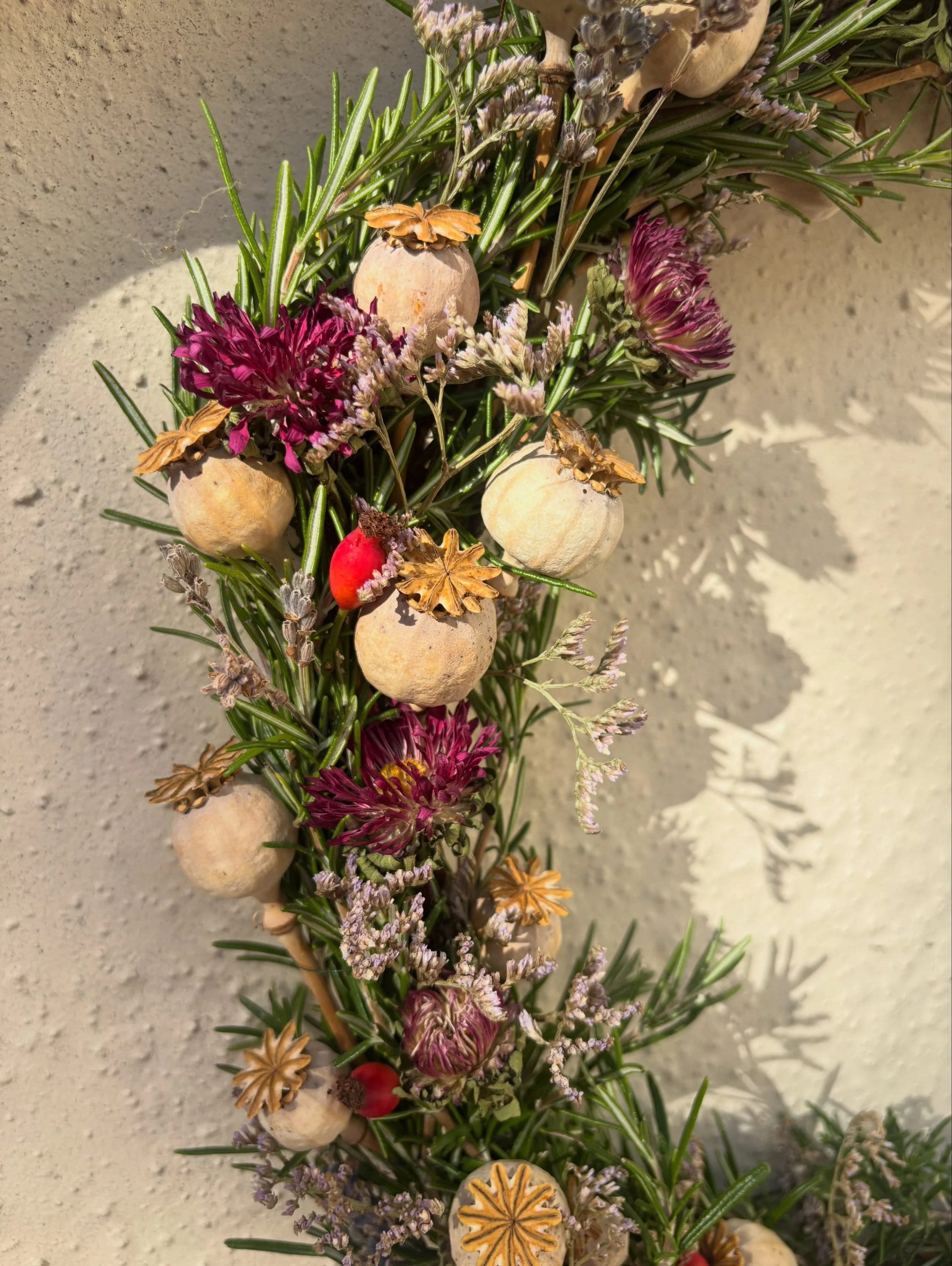 English herb garden inspired. Earthy fresh fragrance of the rosemary and lavender. Something contemporary and one of a kind #wreath #rosemary #driedflowers