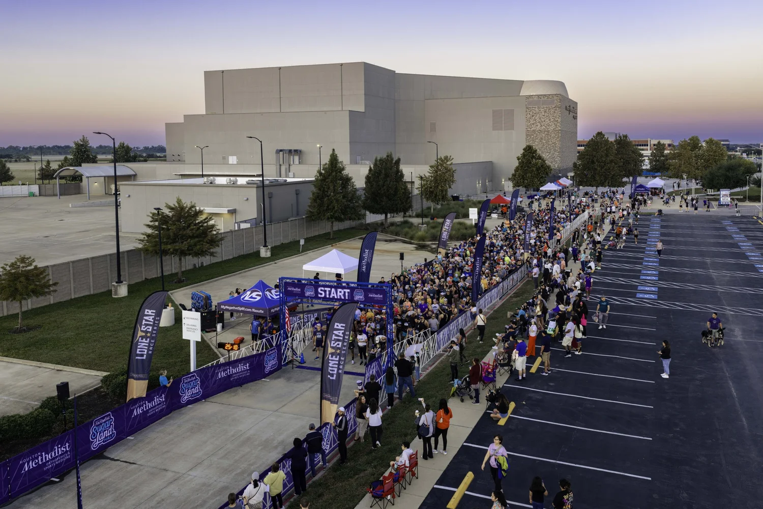 The Sugar Land 10K starting in the daylight