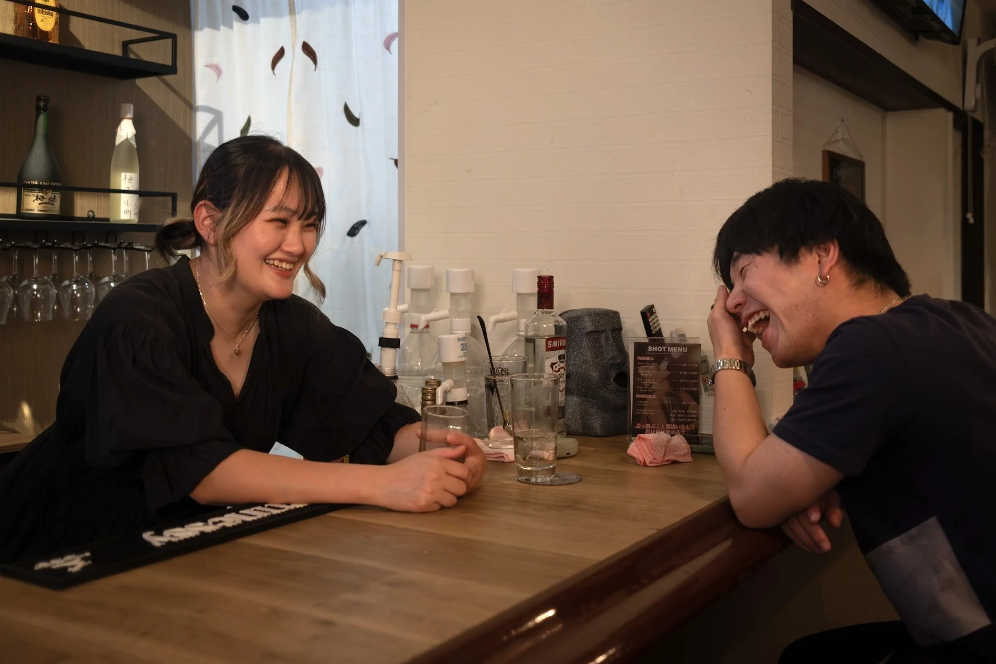 Chika-san, owner of Snack Bar Queen's in Kinugawa Onsen, with a customer.