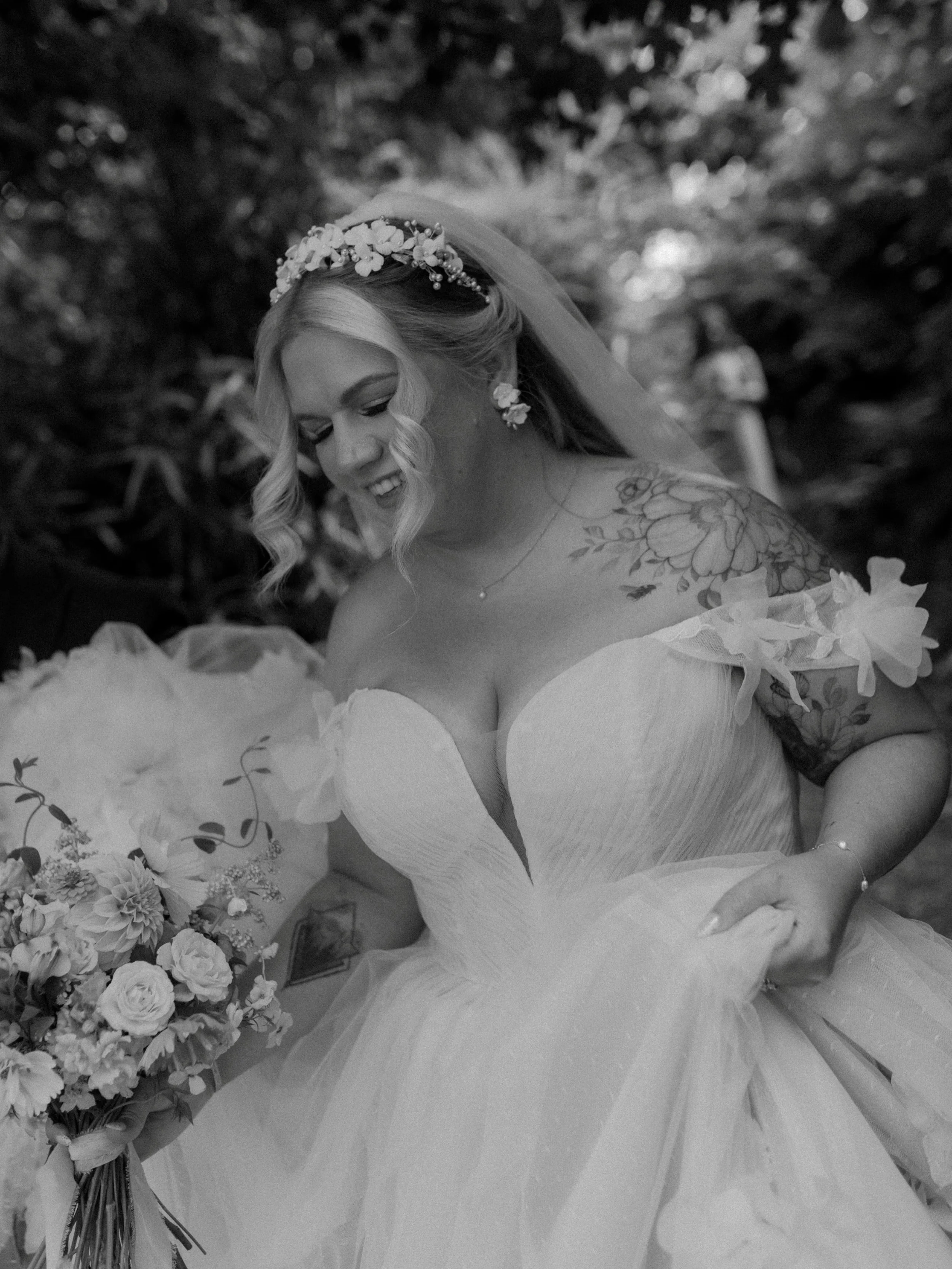 Katie created and designed so much of her beautiful summer wedding at Hope Farm herself, and every little detail was so personal and considered.

It was such a pleasure to be part of it and to create her makeup for the day, creating a soft glam, poli
