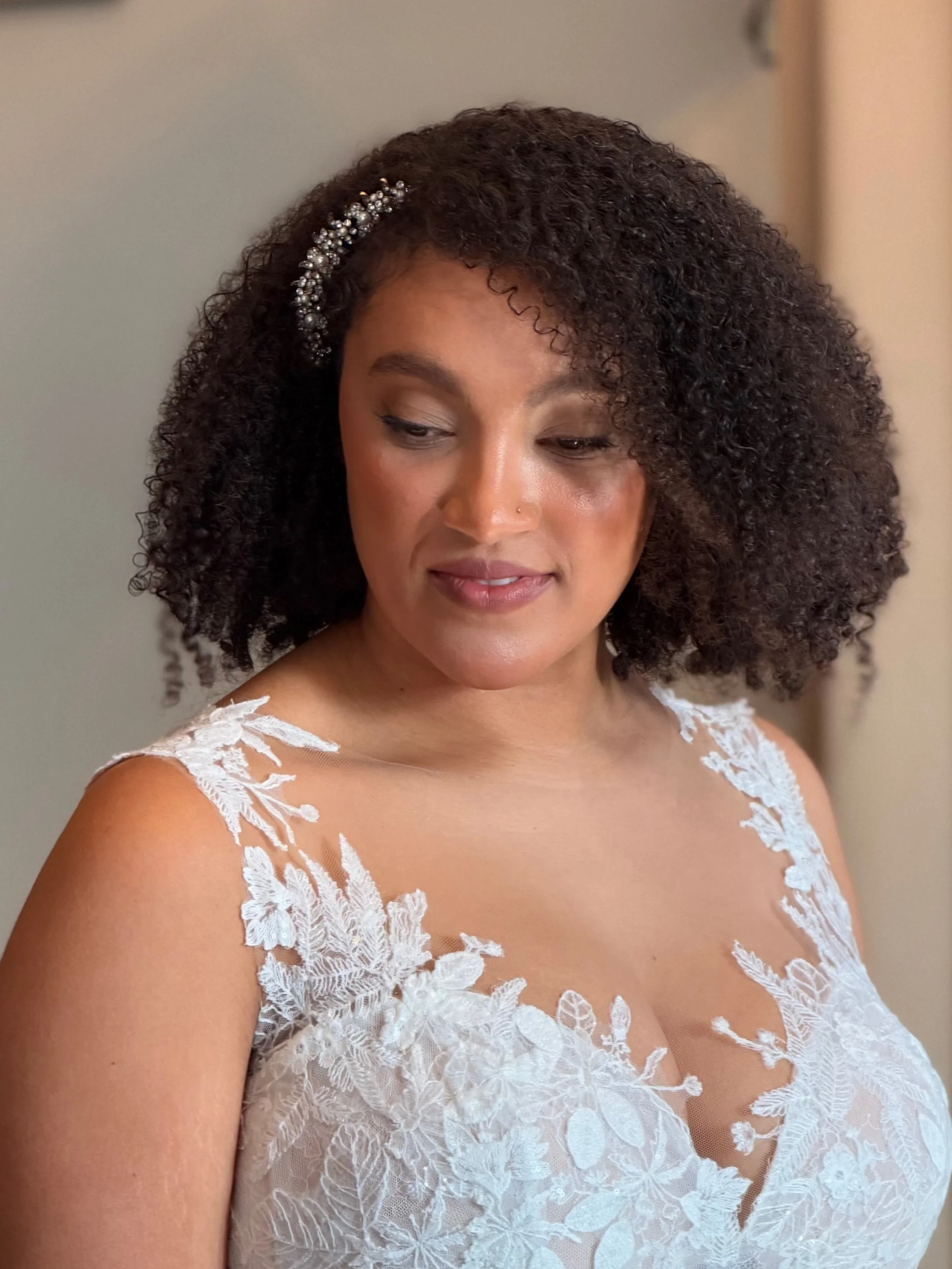 Soft, polished and completely her 🤍

I loved creating this look for Jamilla, combining softly defined eyes, luminous light coverage skin and a beautiful natural lip, all designed to enhance her natural beauty ✨

Here&rsquo;s your reminder that your 
