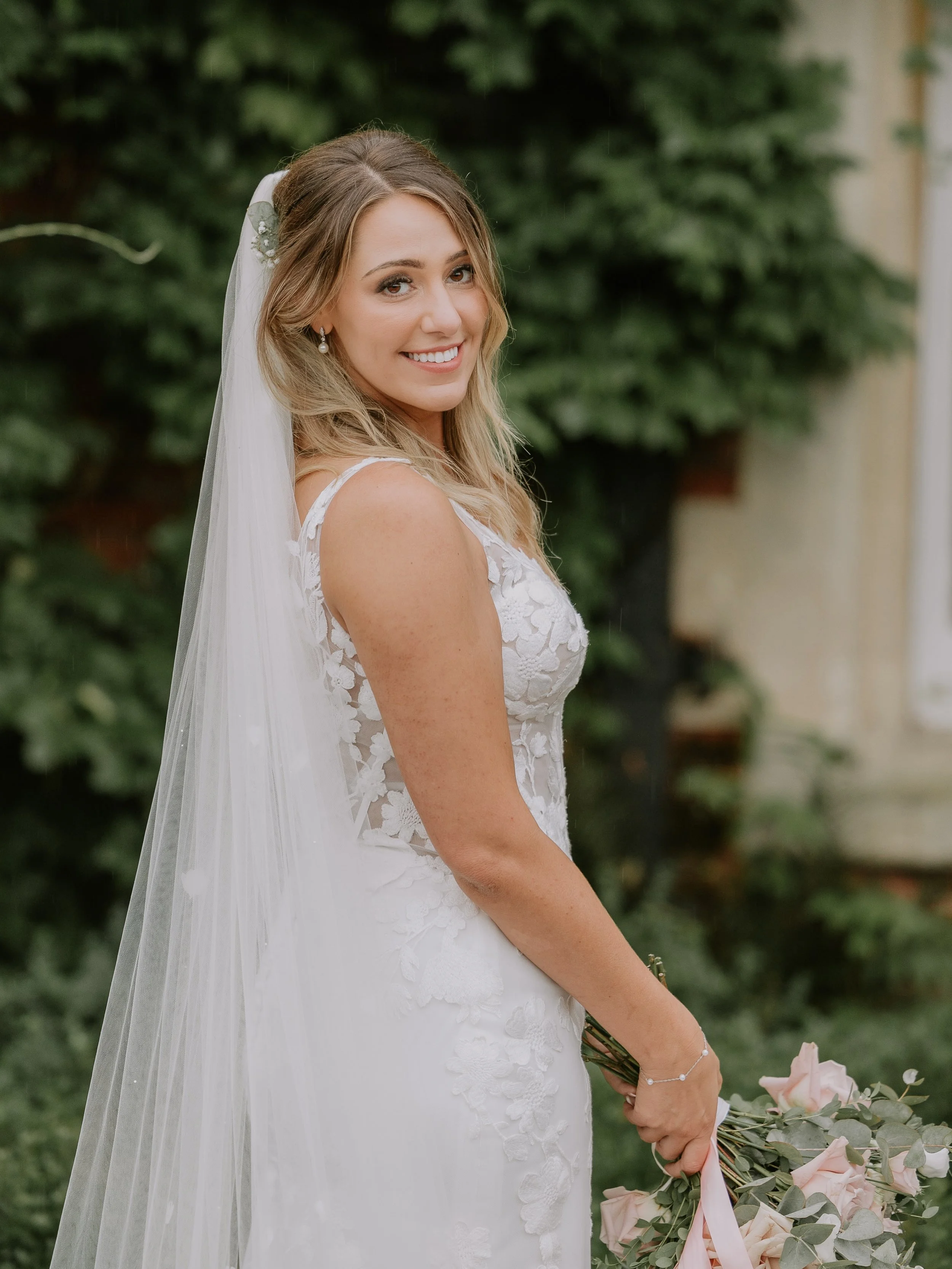 From the quiet moments of getting ready to the moments you&rsquo;ll remember forever 🤍

Bridal makeup has to do a lot on your wedding day. It needs to feel like you, photograph beautifully, last through the happy tears, the hugs, the kisses and ever