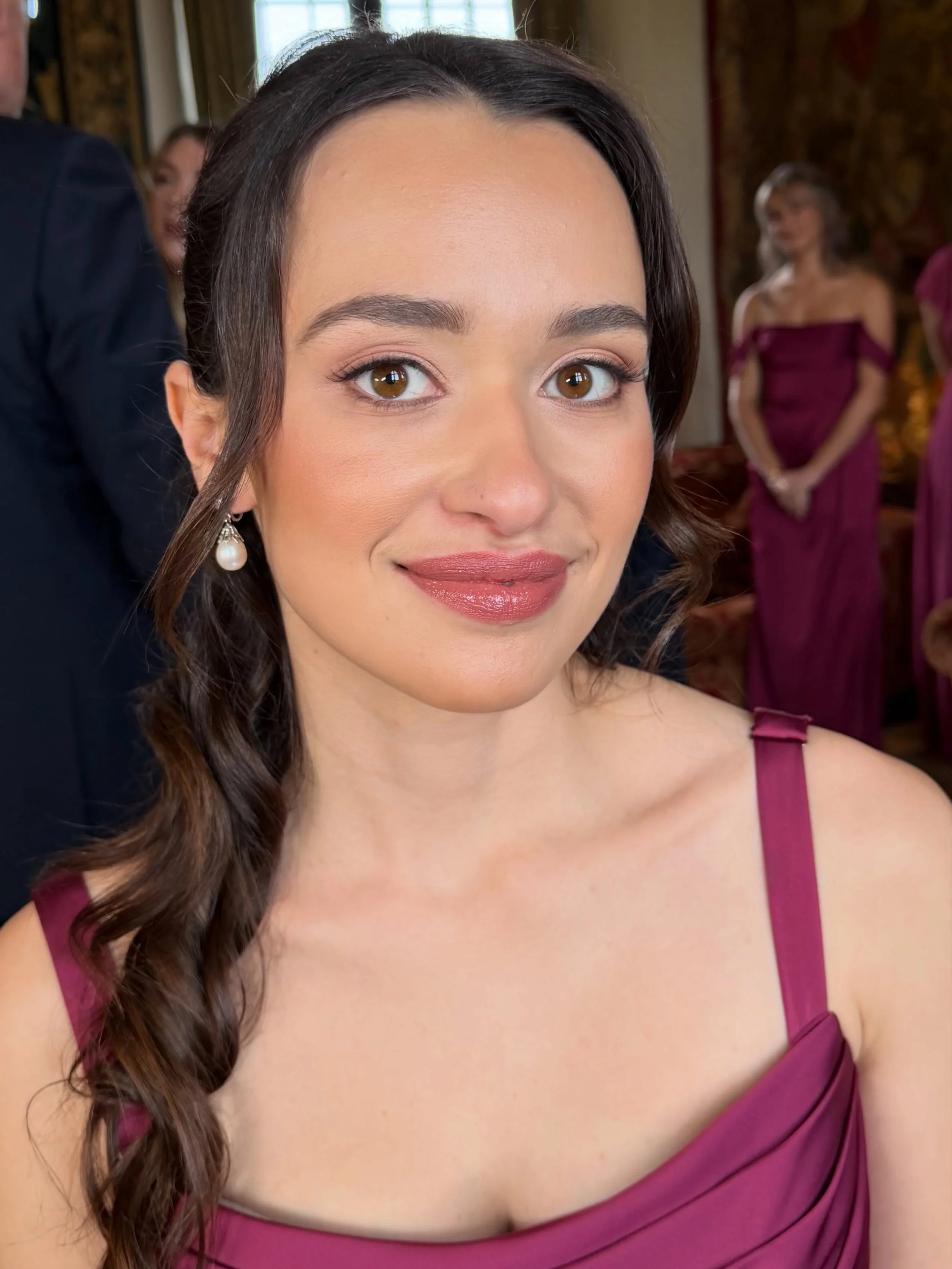 A little look at some of this weekends double wedding glam ✨

Gorgeous soft, glowing skin, a gentle pillowtalk eye and the prettiest rosy lip &mdash; the perfect combination for a timeless bridesmaid look 🤍

I had such a lovely morning assisting @ol