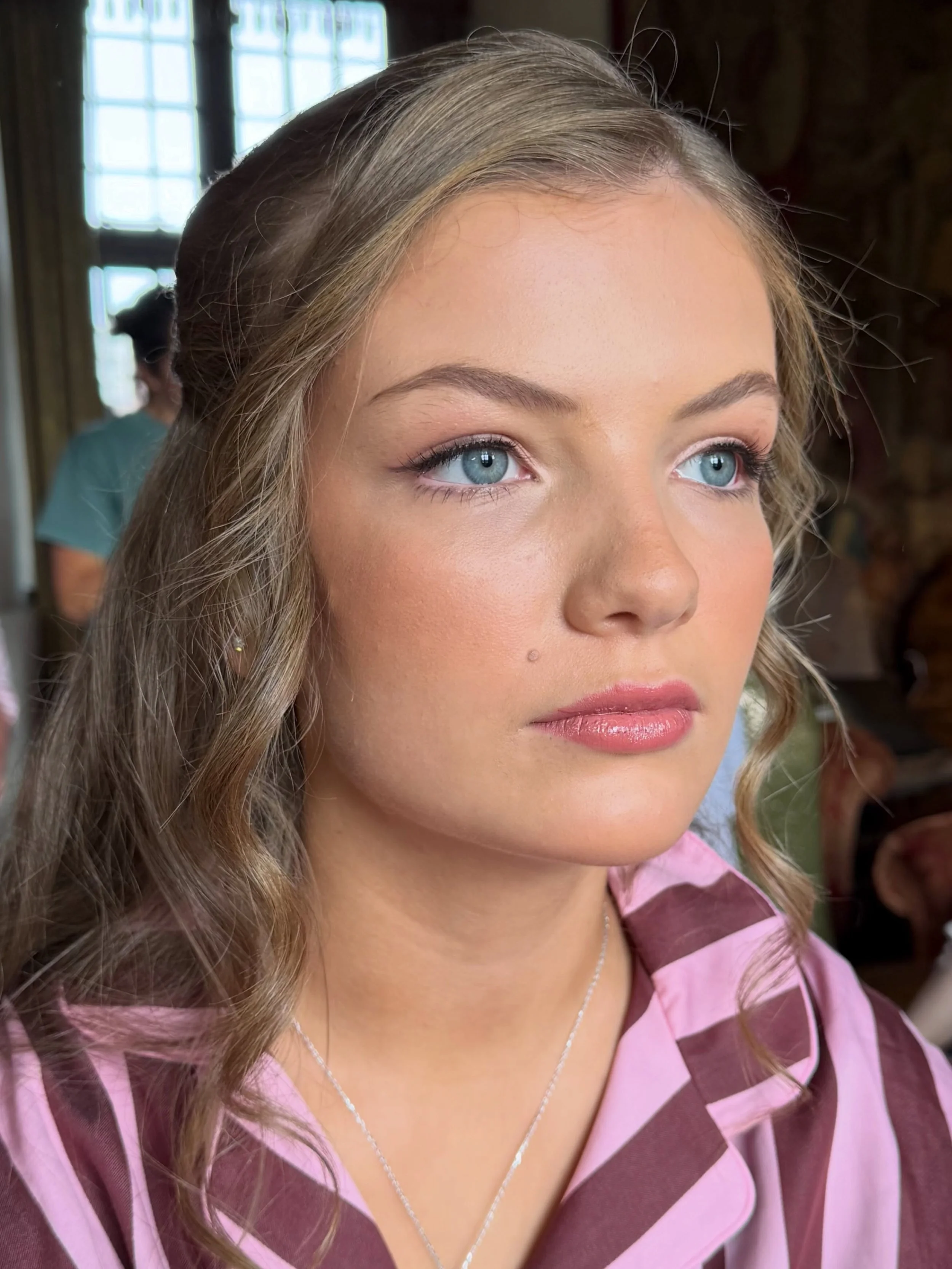 Another gorgeous soft toned pink glam from fridays bridal party, assisting @oliviamarshallmakeup alongside @bridalandbeauty_byrebeccajayne @lauraruddockbridalhair at @king_johns_house ✨

Product breakdown;
@larocheposay effaclar cleansing lotion 
@bo